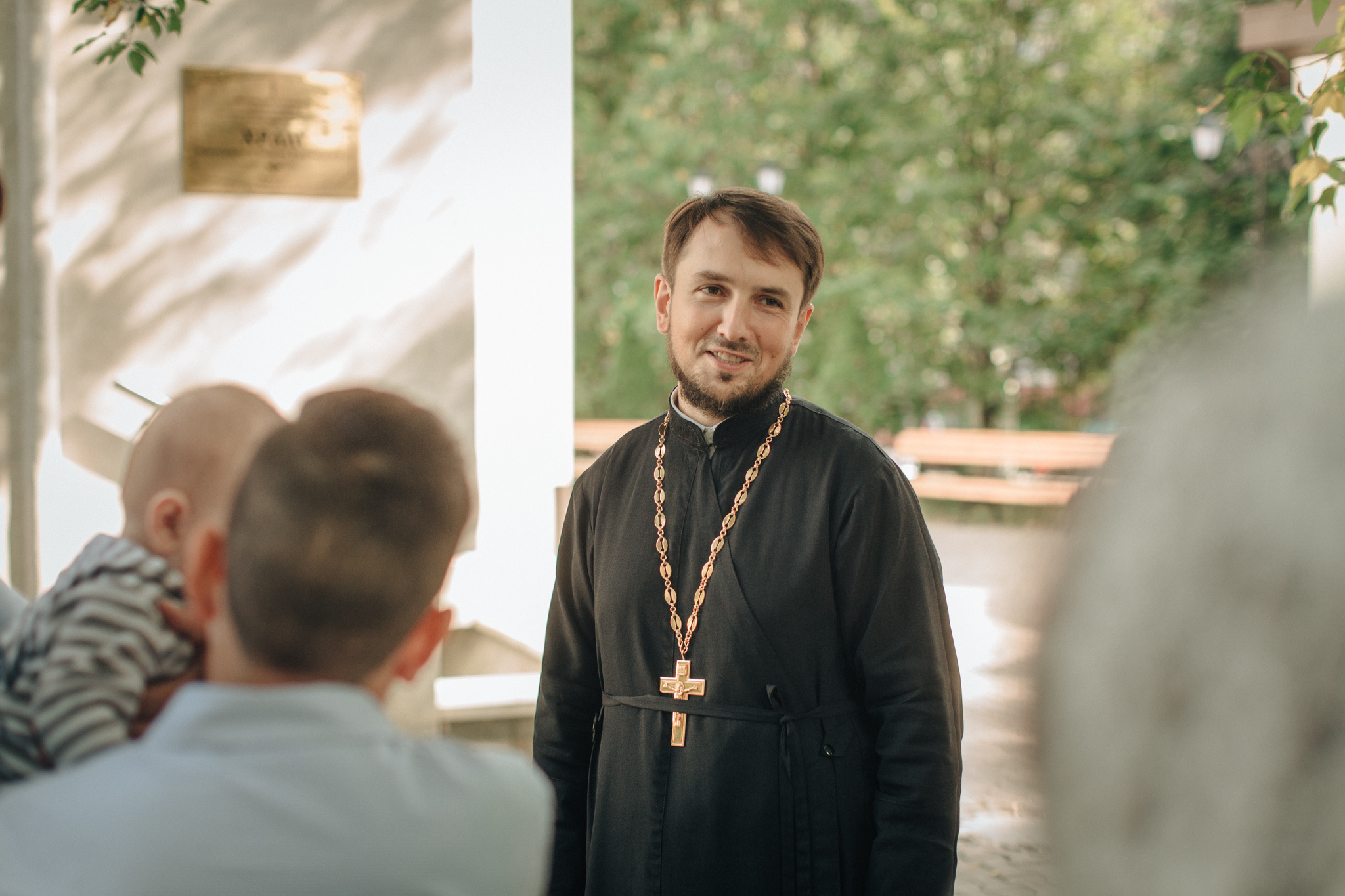 Крещение Ильи в храме преподобного Сергея Радонежского на Рязанке. Детский и семейный фотограф с животными в Москве Гурьева Надежда