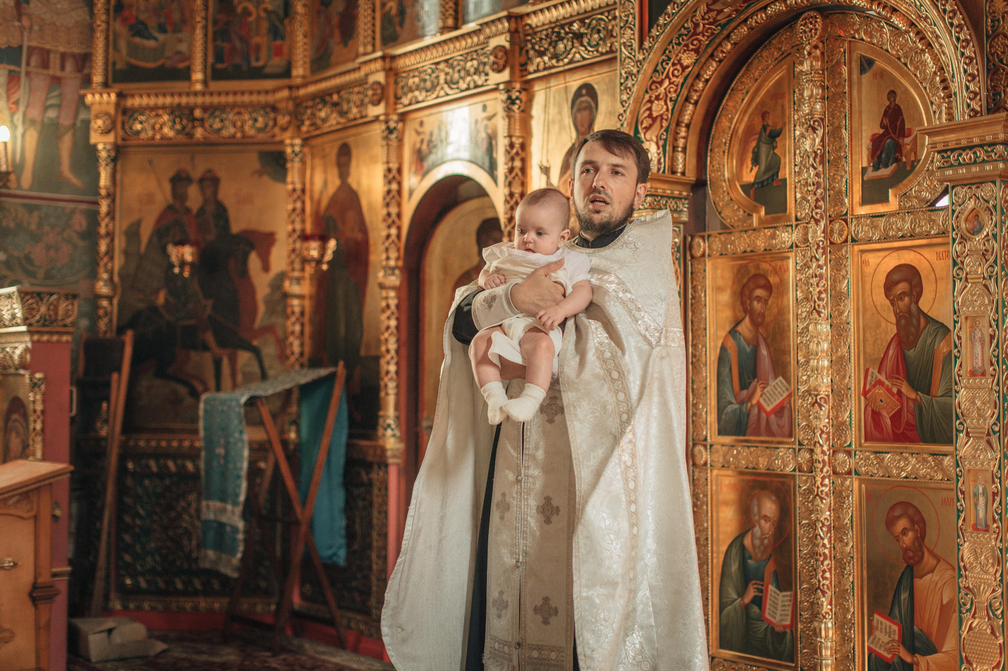 Крещение Ильи в храме преподобного Сергея Радонежского на Рязанке. Детский и семейный фотограф с животными в Москве Гурьева Надежда