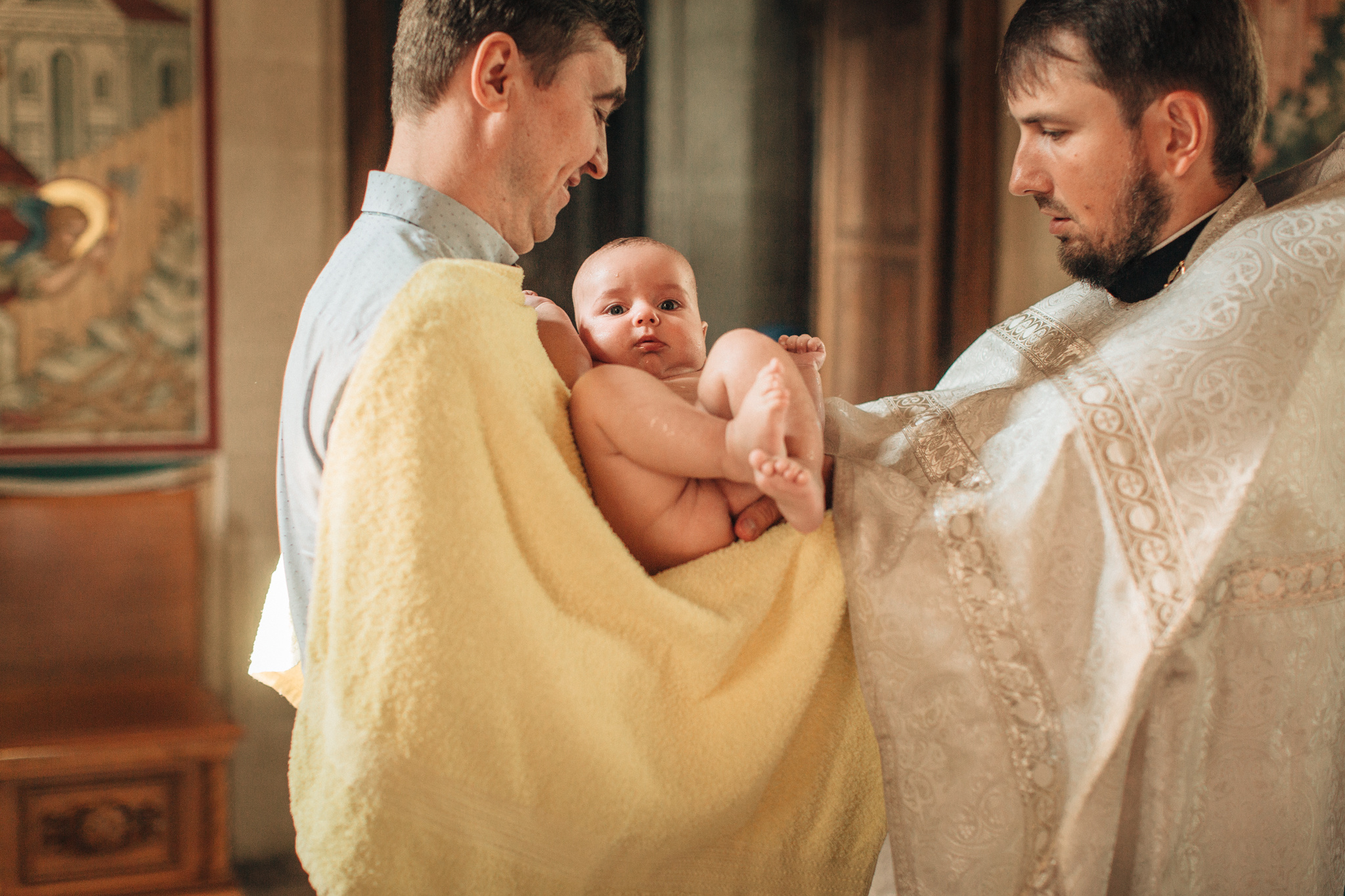 Крещение Ильи в храме преподобного Сергея Радонежского на Рязанке. Детский и семейный фотограф с животными в Москве Гурьева Надежда