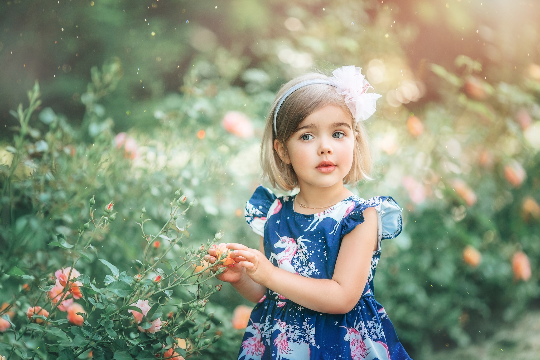 Детская фотосессия в розах. Детский и семейный фотограф с животными в Москве Гурьева Надежда