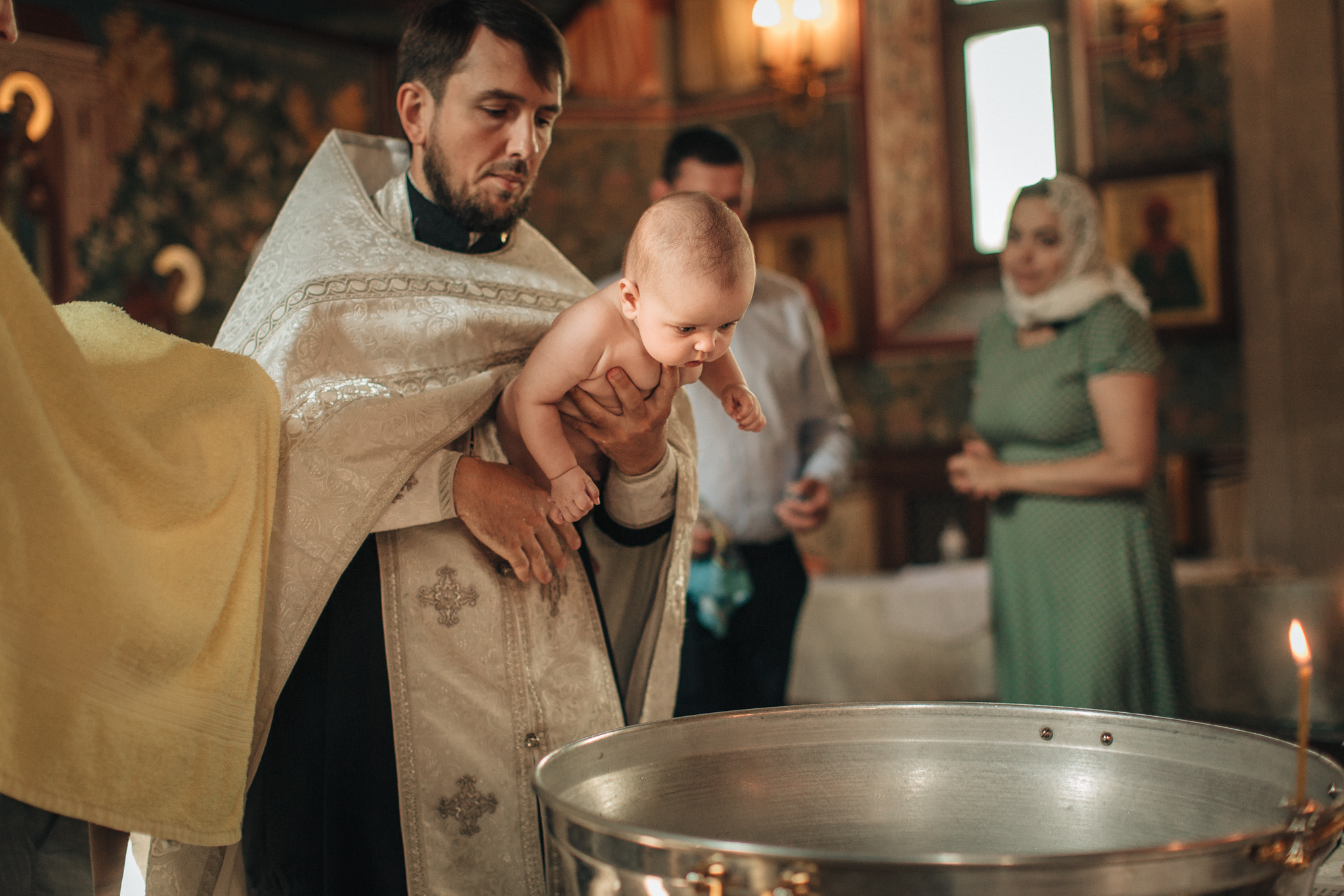 Крещение Ильи в храме преподобного Сергея Радонежского на Рязанке. Детский и семейный фотограф с животными в Москве Гурьева Надежда