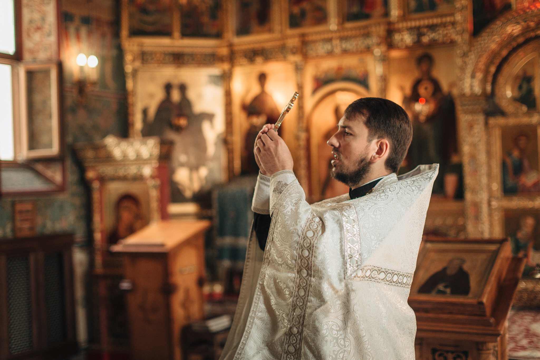 Крещение Ильи в храме преподобного Сергея Радонежского на Рязанке. Детский и семейный фотограф с животными в Москве Гурьева Надежда