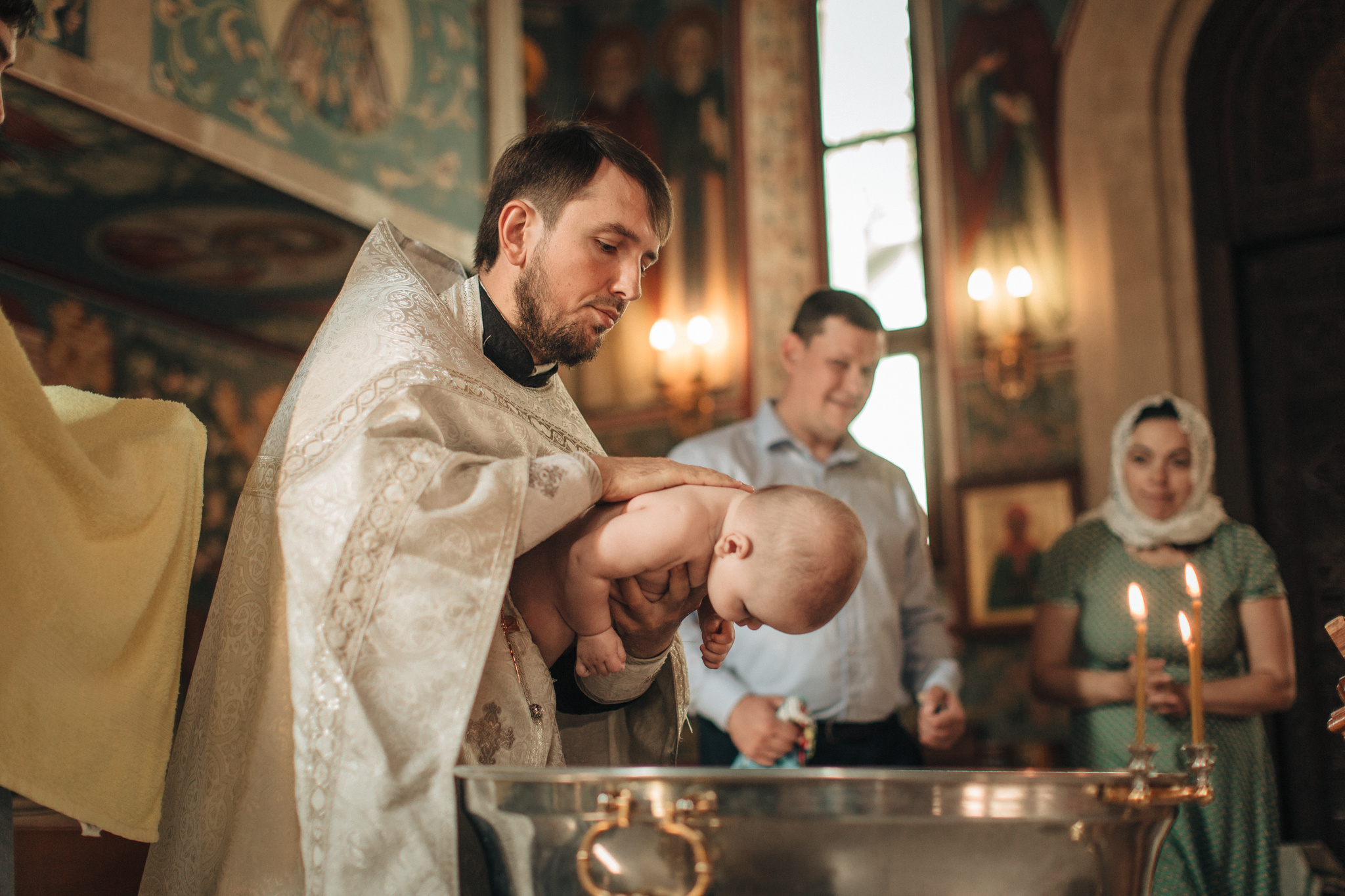 Крещение Ильи в храме преподобного Сергея Радонежского на Рязанке. Детский и семейный фотограф с животными в Москве Гурьева Надежда