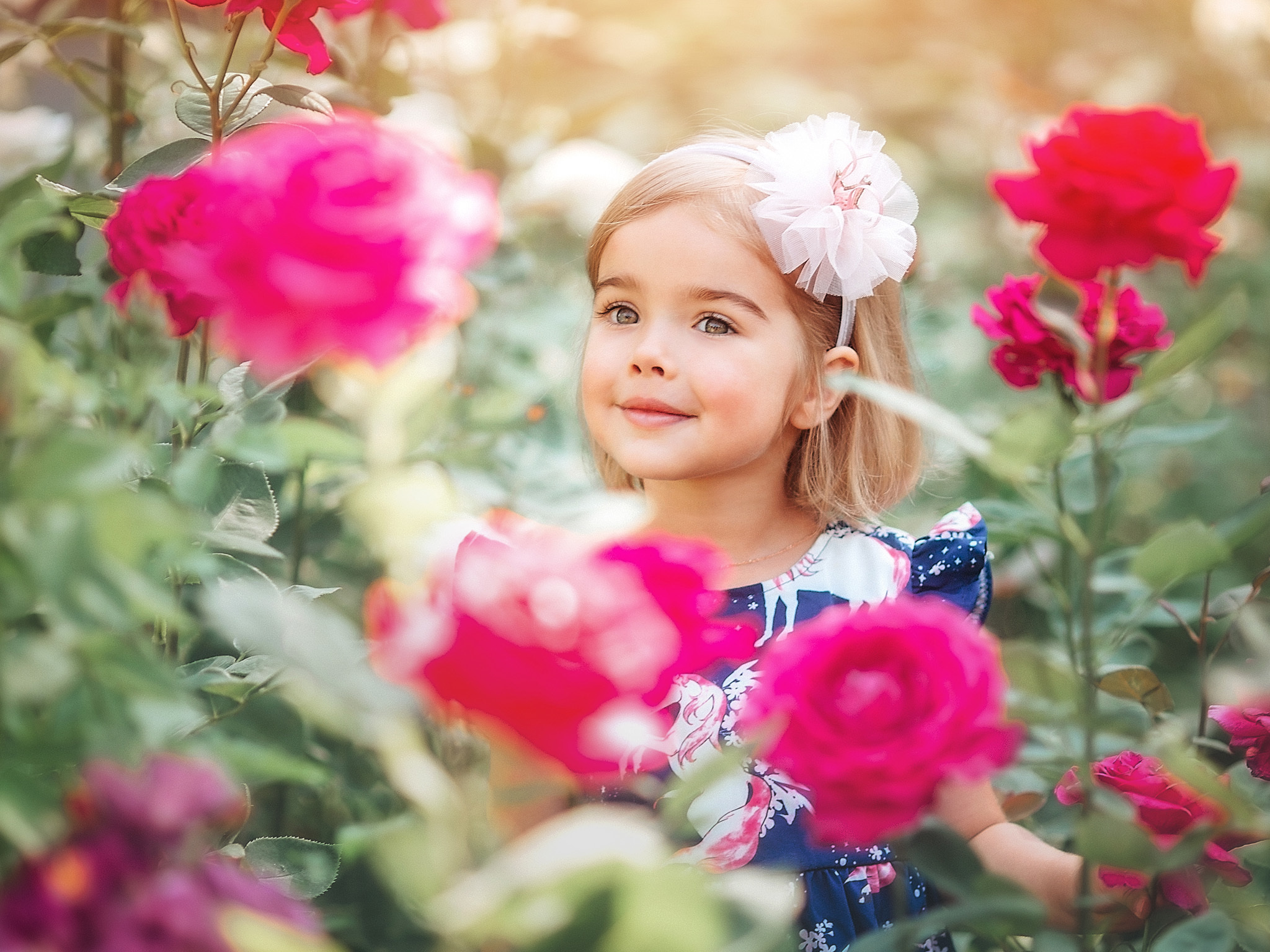 Детская фотосессия в розах. Детский и семейный фотограф с животными в Москве Гурьева Надежда