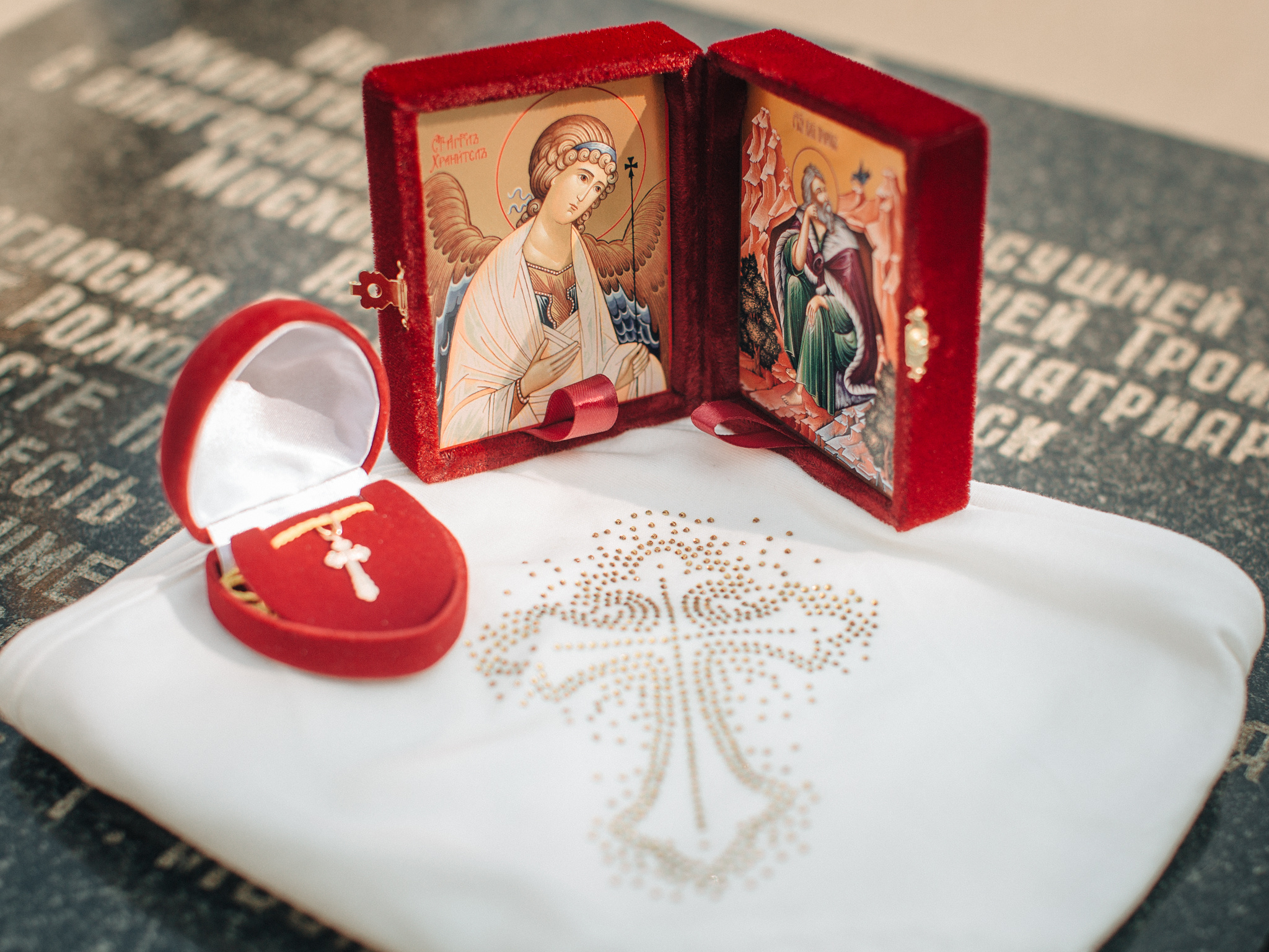 Крещение Ильи в храме преподобного Сергея Радонежского на Рязанке. Детский и семейный фотограф с животными в Москве Гурьева Надежда