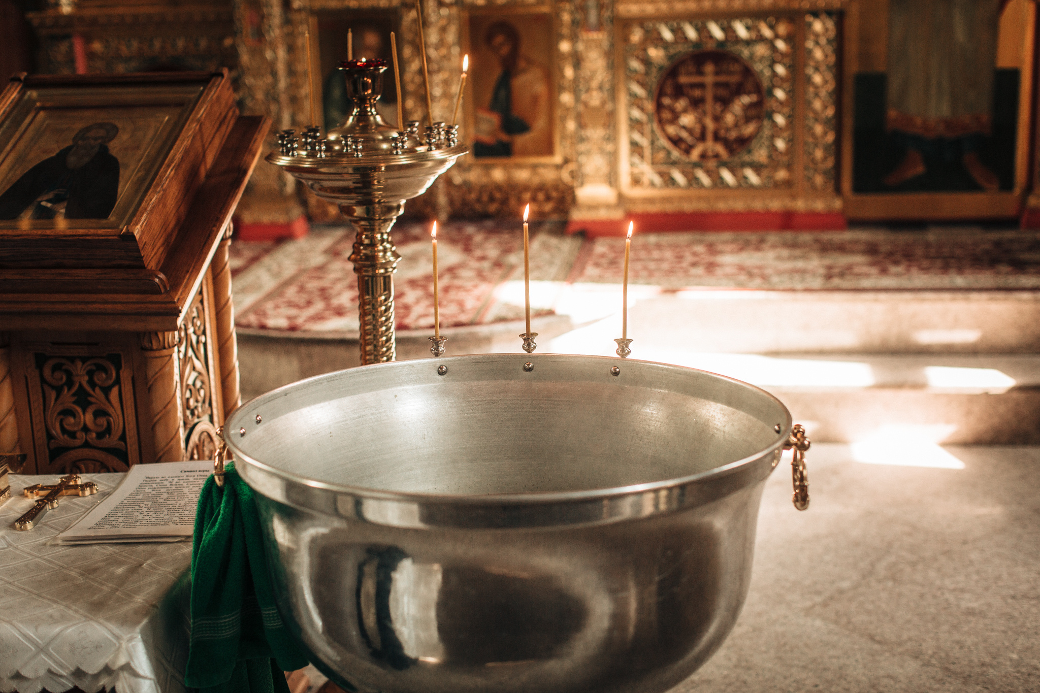 Крещение Ильи в храме преподобного Сергея Радонежского на Рязанке. Детский и семейный фотограф с животными в Москве Гурьева Надежда