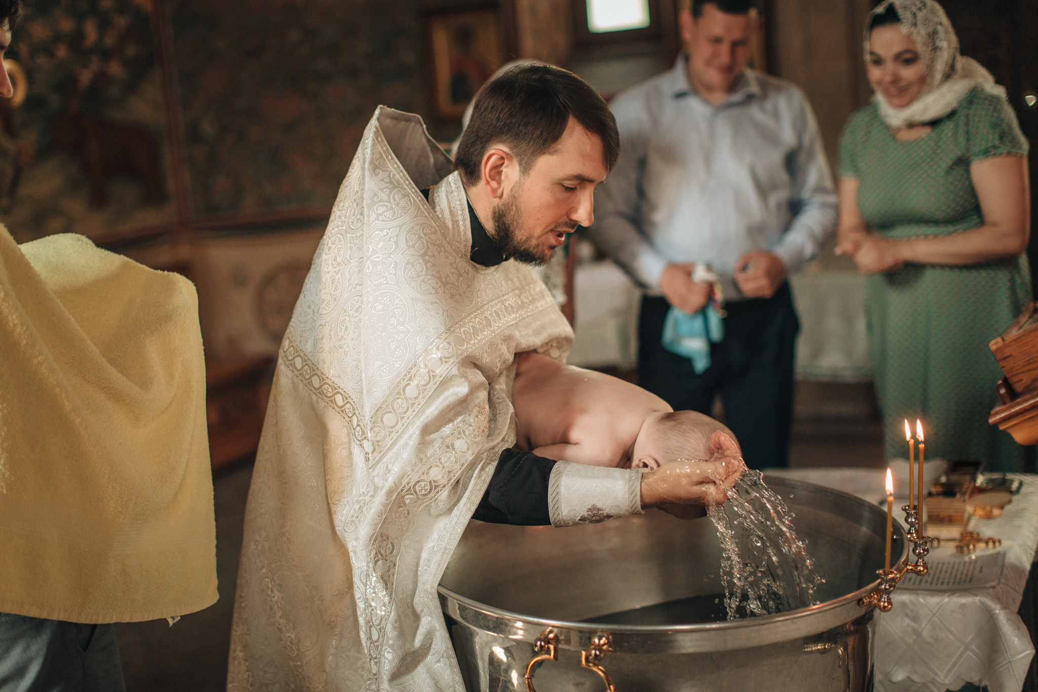 Крещение Ильи в храме преподобного Сергея Радонежского на Рязанке. Детский и семейный фотограф с животными в Москве Гурьева Надежда
