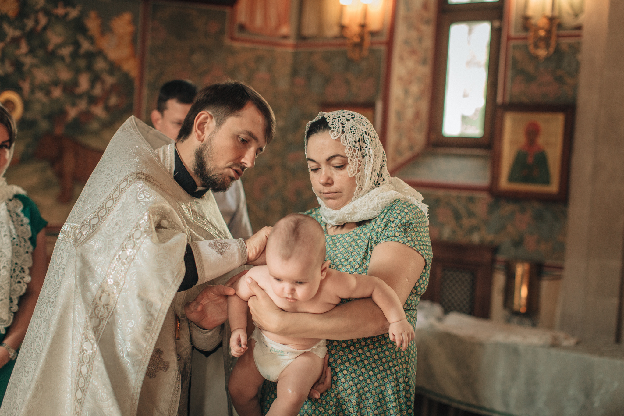 Крещение Ильи в храме преподобного Сергея Радонежского на Рязанке. Детский и семейный фотограф с животными в Москве Гурьева Надежда