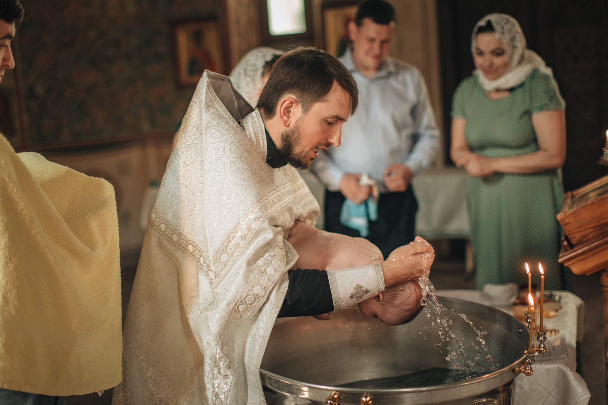 Крещение Ильи в храме преподобного Сергея Радонежского на Рязанке. Детский и семейный фотограф с животными в Москве Гурьева Надежда