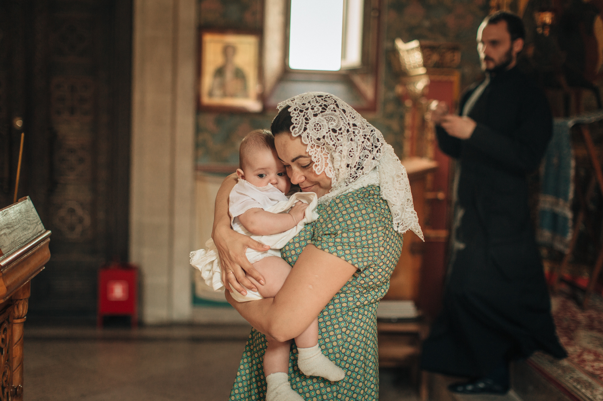 Крещение Ильи в храме преподобного Сергея Радонежского на Рязанке. Детский и семейный фотограф с животными в Москве Гурьева Надежда