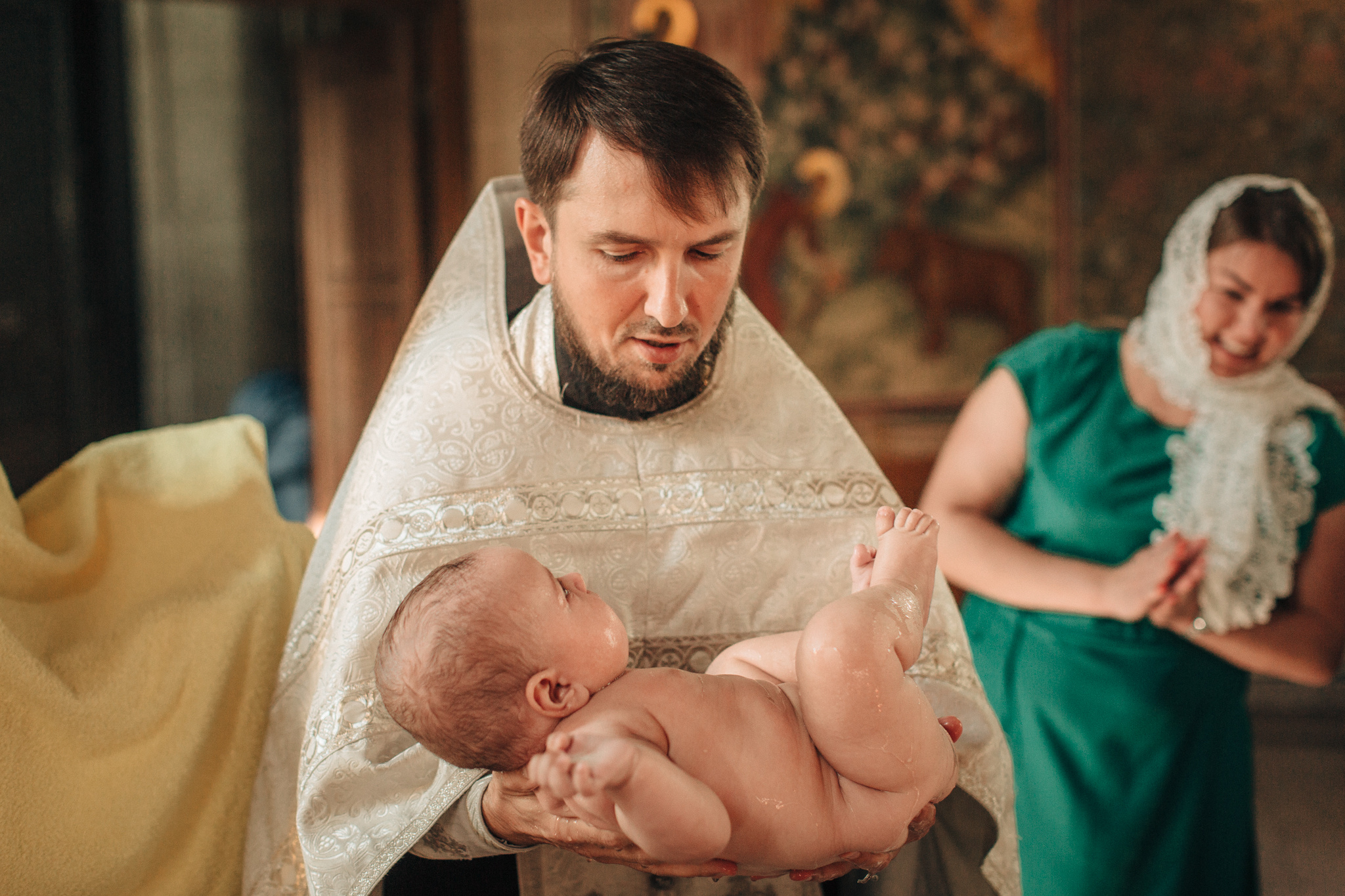 Крещение Ильи в храме преподобного Сергея Радонежского на Рязанке. Детский и семейный фотограф с животными в Москве Гурьева Надежда