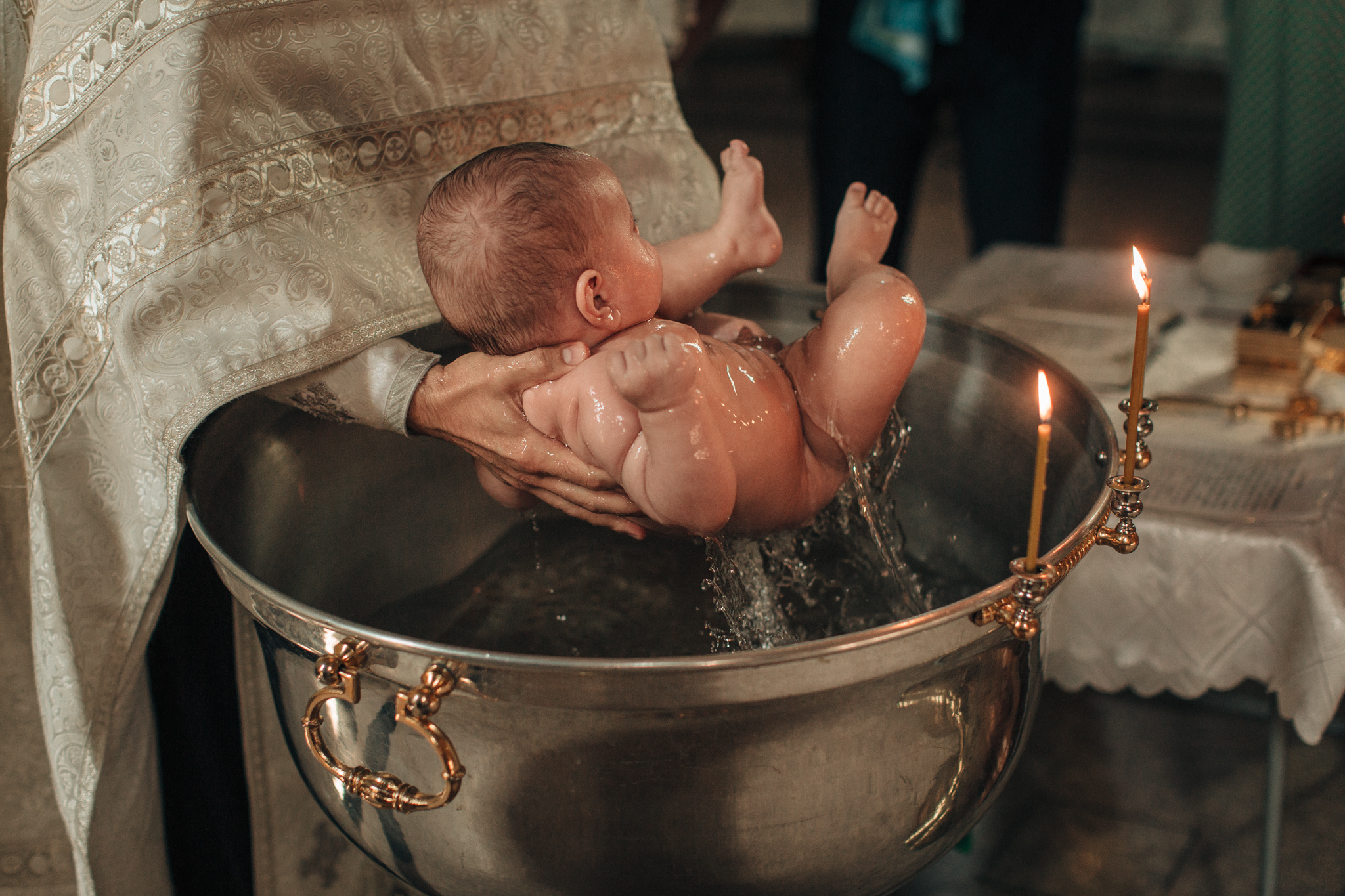 Крещение Ильи в храме преподобного Сергея Радонежского на Рязанке. Детский и семейный фотограф с животными в Москве Гурьева Надежда