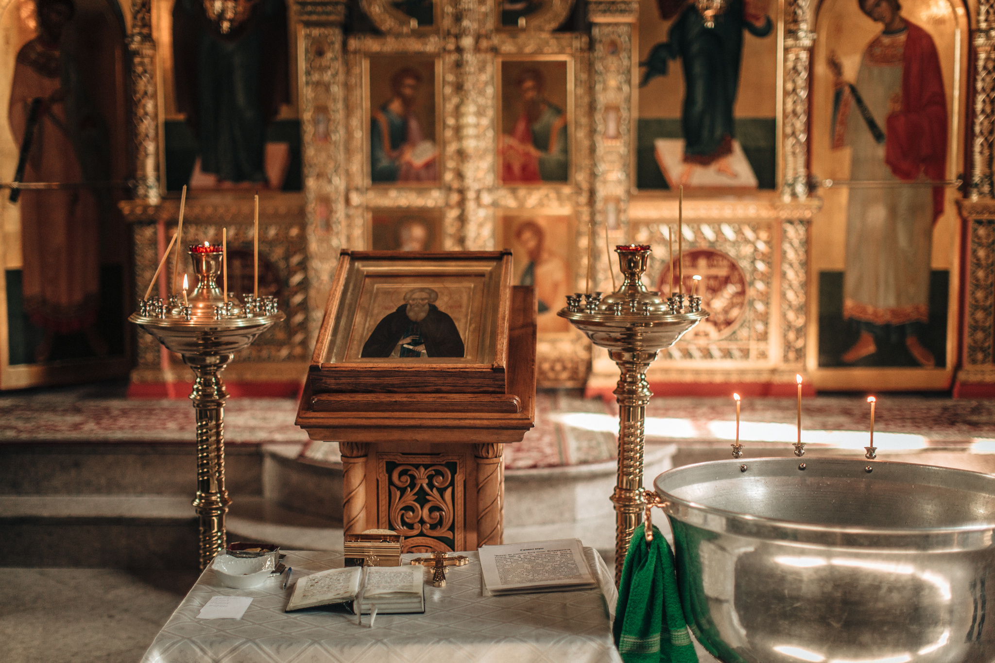 Крещение Ильи в храме преподобного Сергея Радонежского на Рязанке. Детский и семейный фотограф с животными в Москве Гурьева Надежда