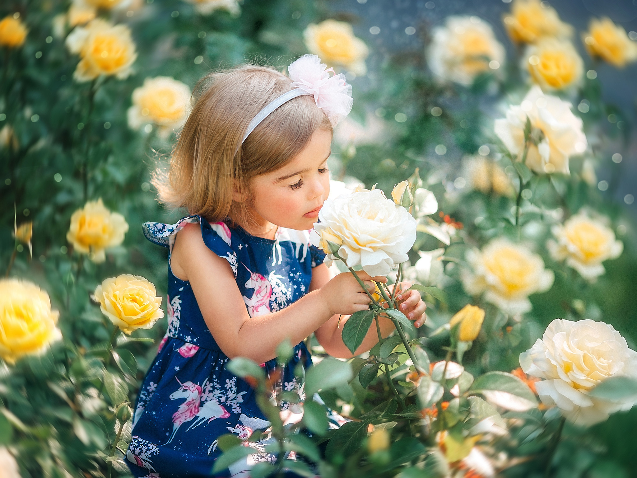 Детская фотосессия в розах. Детский и семейный фотограф с животными в Москве Гурьева Надежда