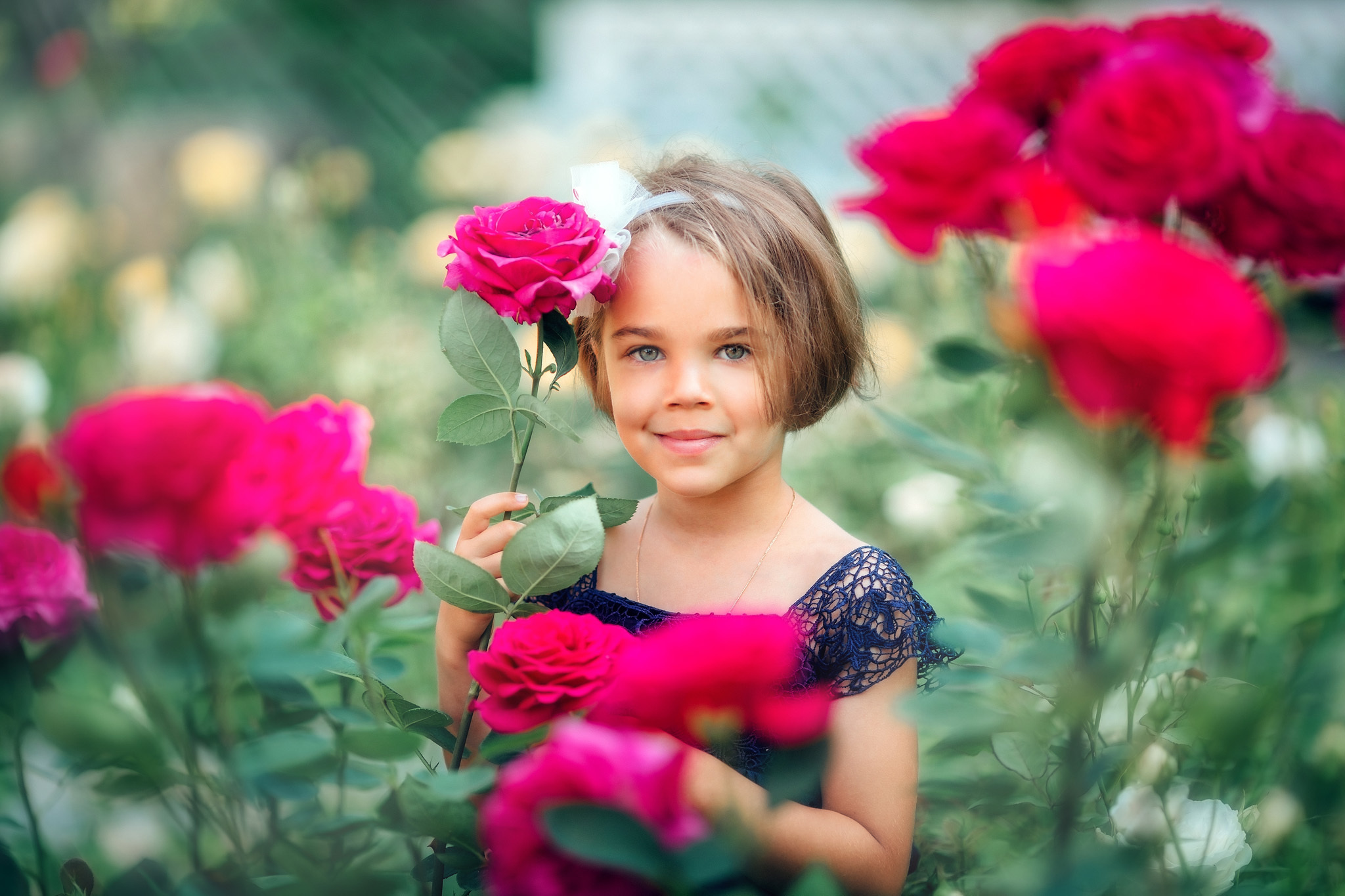 Детская фотосессия в розах. Детский и семейный фотограф с животными в Москве Гурьева Надежда