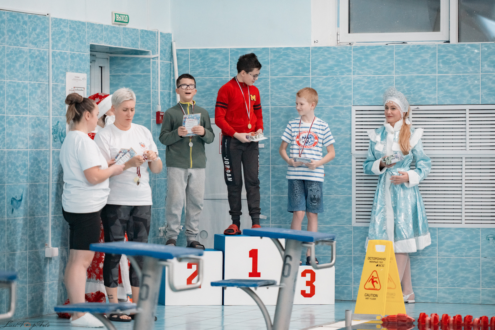 Соревнования по плаванию. Бассейн «Парус». Конный и фотограф с животными в Твери Топталова Люся