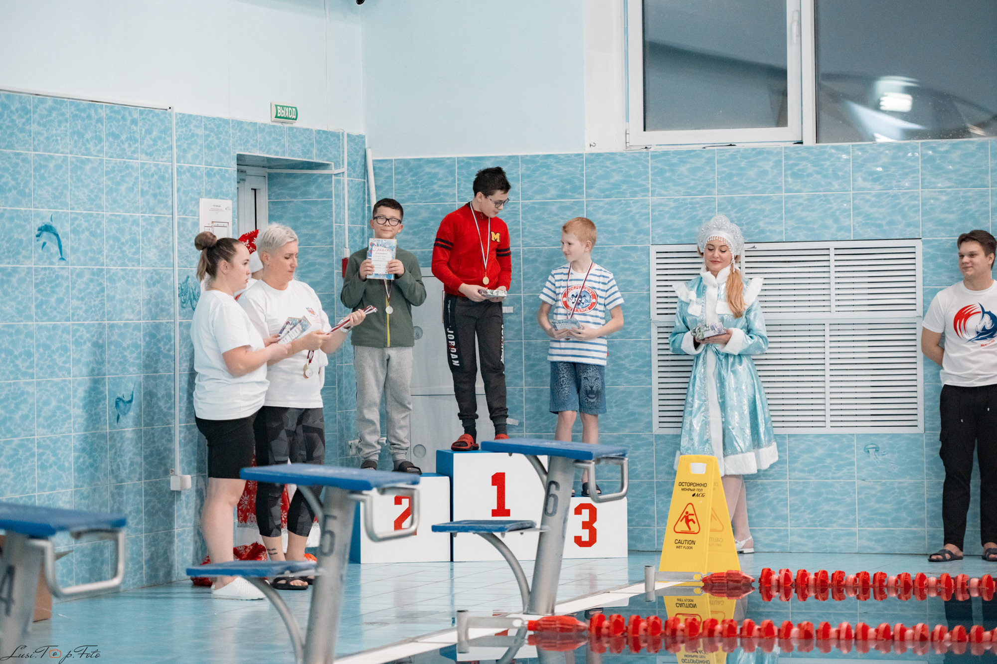 Соревнования по плаванию. Бассейн «Парус». Конный и фотограф с животными в Твери Топталова Люся