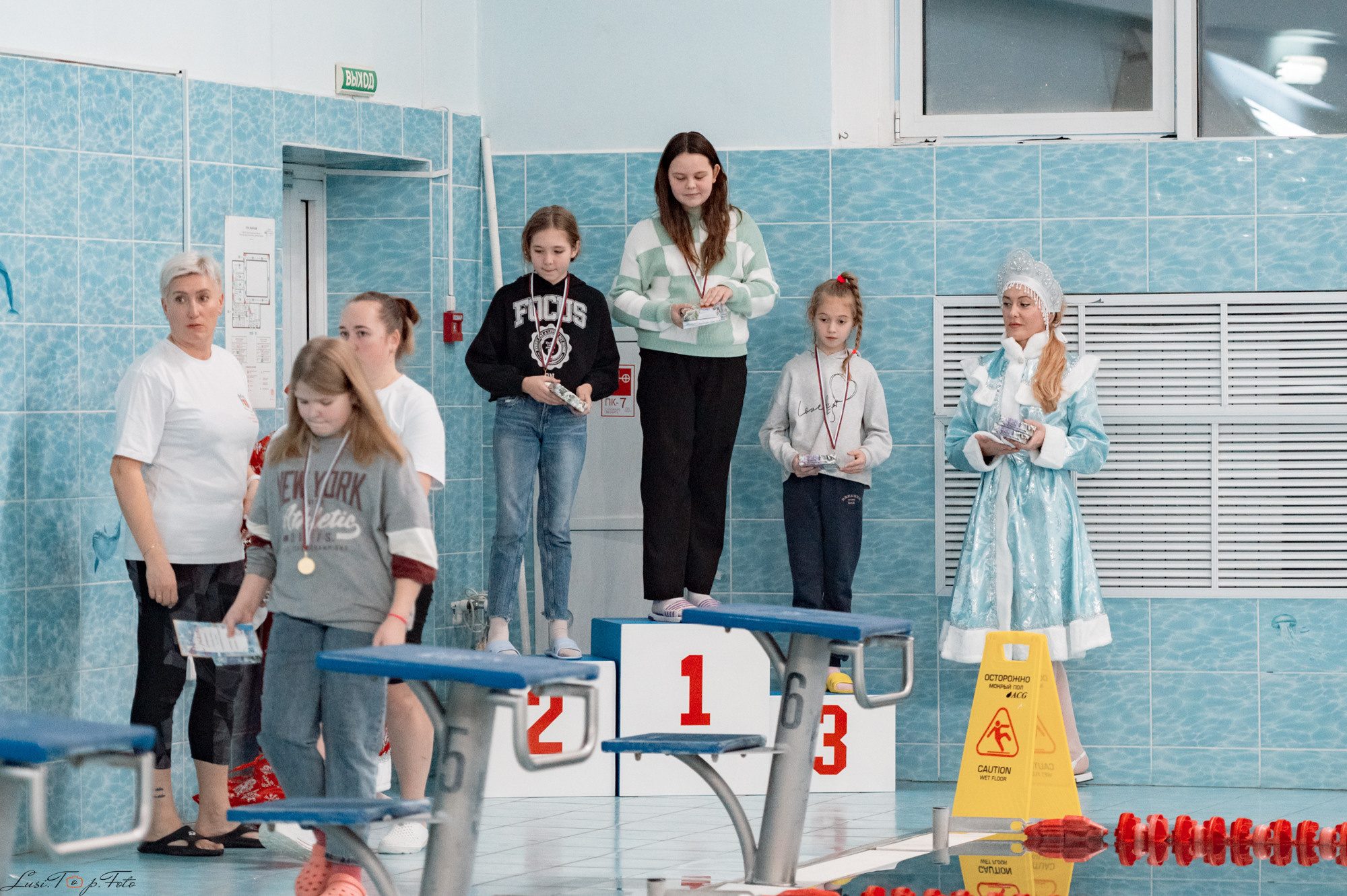 Соревнования по плаванию. Бассейн «Парус». Конный и фотограф с животными в Твери Топталова Люся