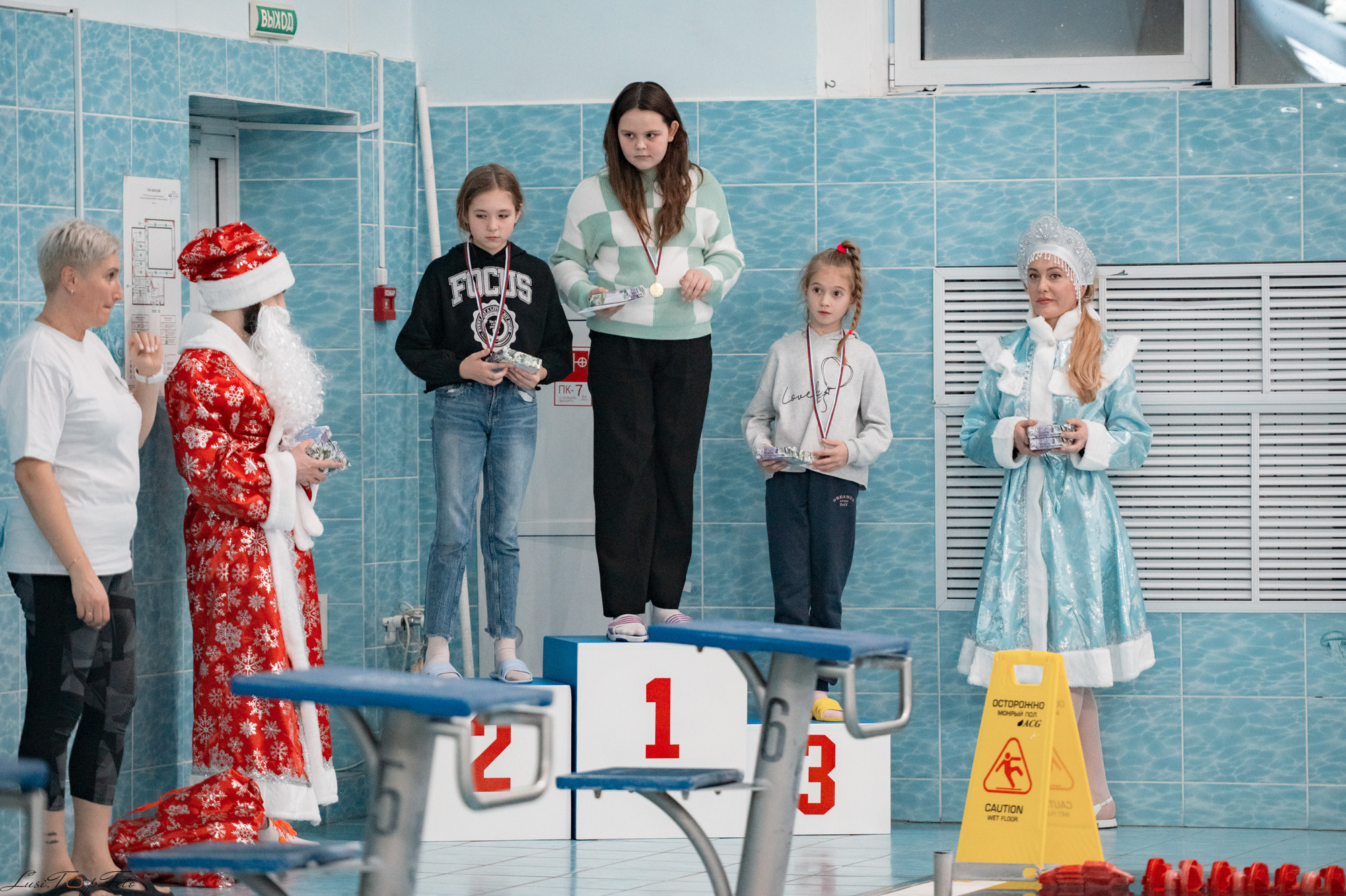 Соревнования по плаванию. Бассейн «Парус». Конный и фотограф с животными в Твери Топталова Люся