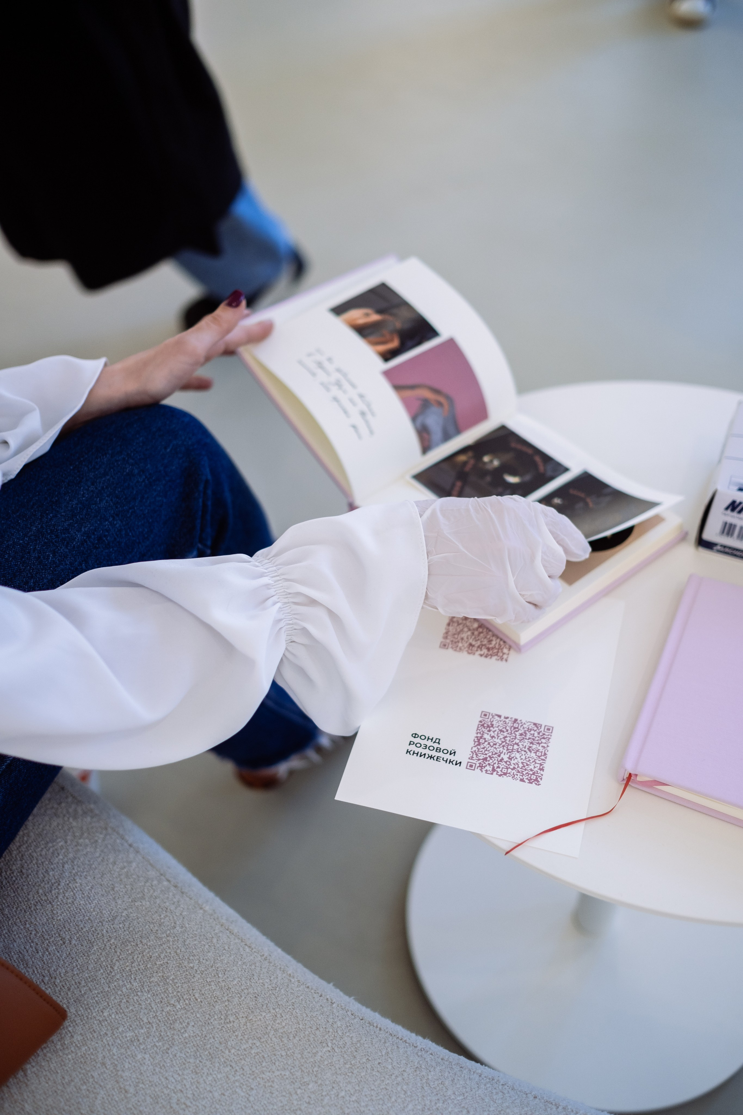 КНИГА ХУДОЖНИКА PINK WORD RED FLAG. Бюро Индульгенции Серафима Бучинская продюсер дизайнер художница СПб