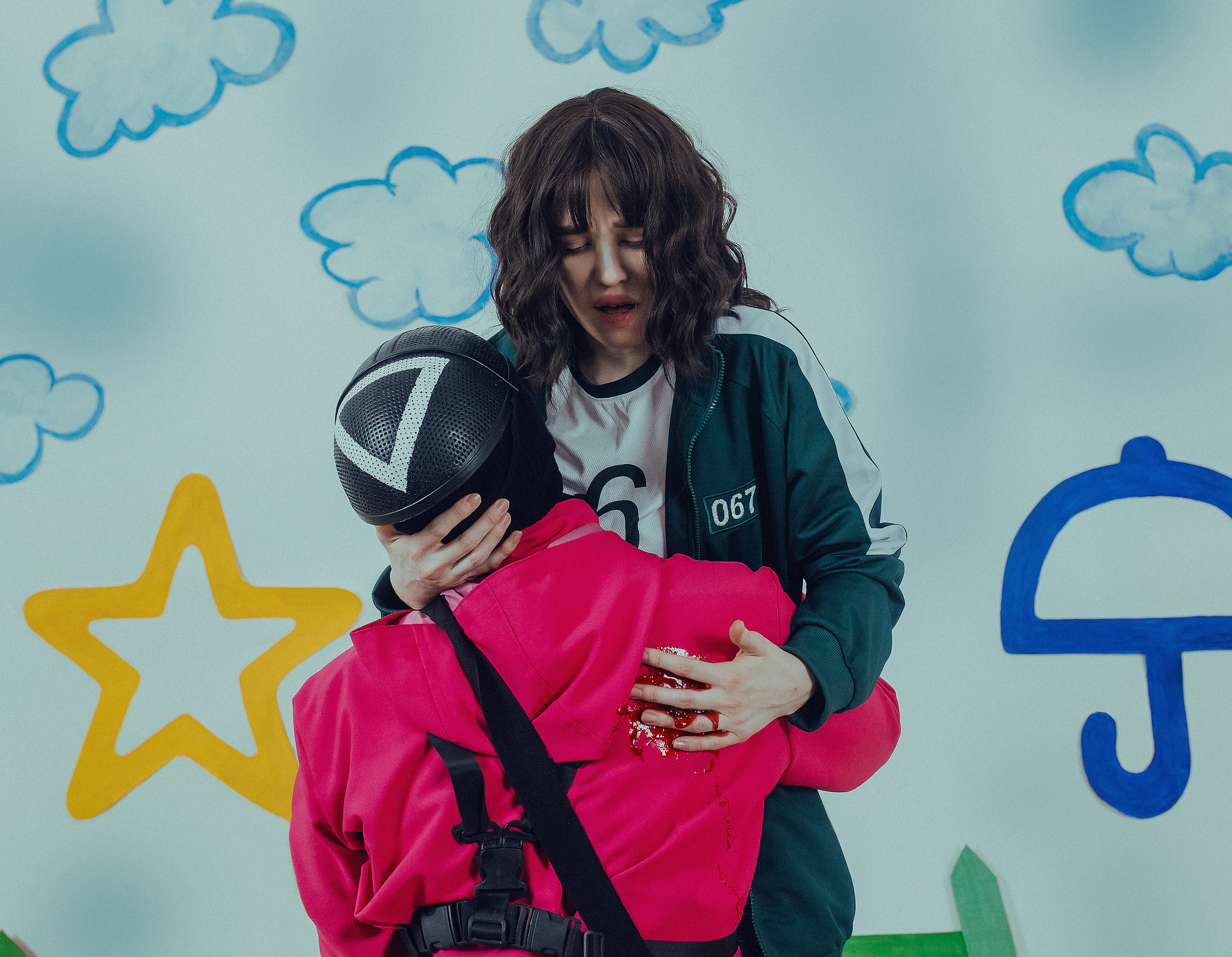 - Не надо, - сказала женщина, но следующий беспощадный раскат выстрела жадно поглотила тишина и электрический гул.