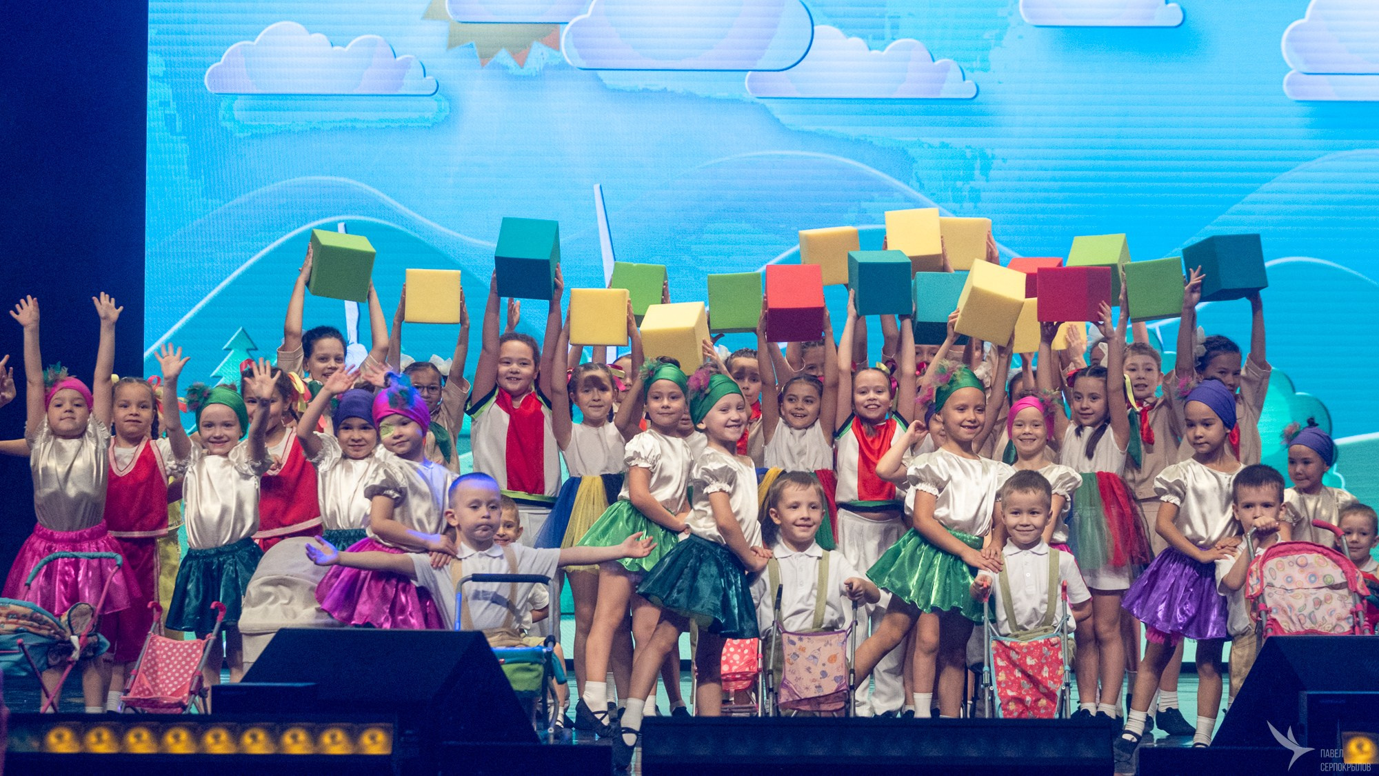 Юбилейный концерт студии эстрадного танца «Изумрудный город». Репортажный фотограф в Казани Павел Серпокрылов