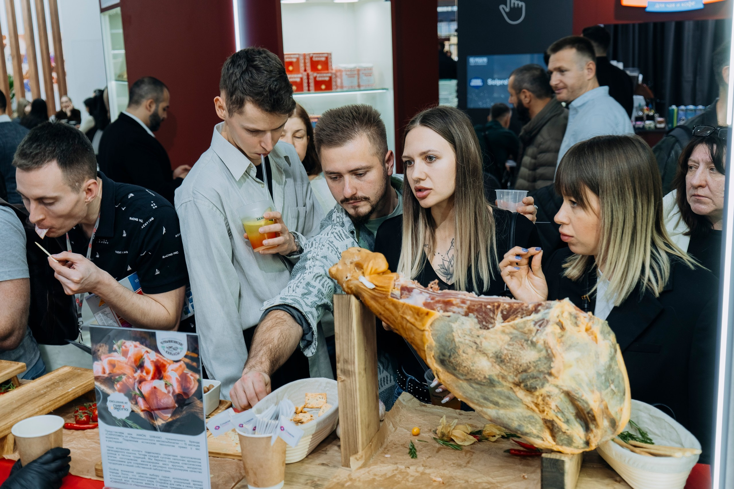 «Сладкая жизнь» на Продэкспо 2025: взгляд фотографа. Профессиональный репортажный фотограф в Москве Владимир Глаголев