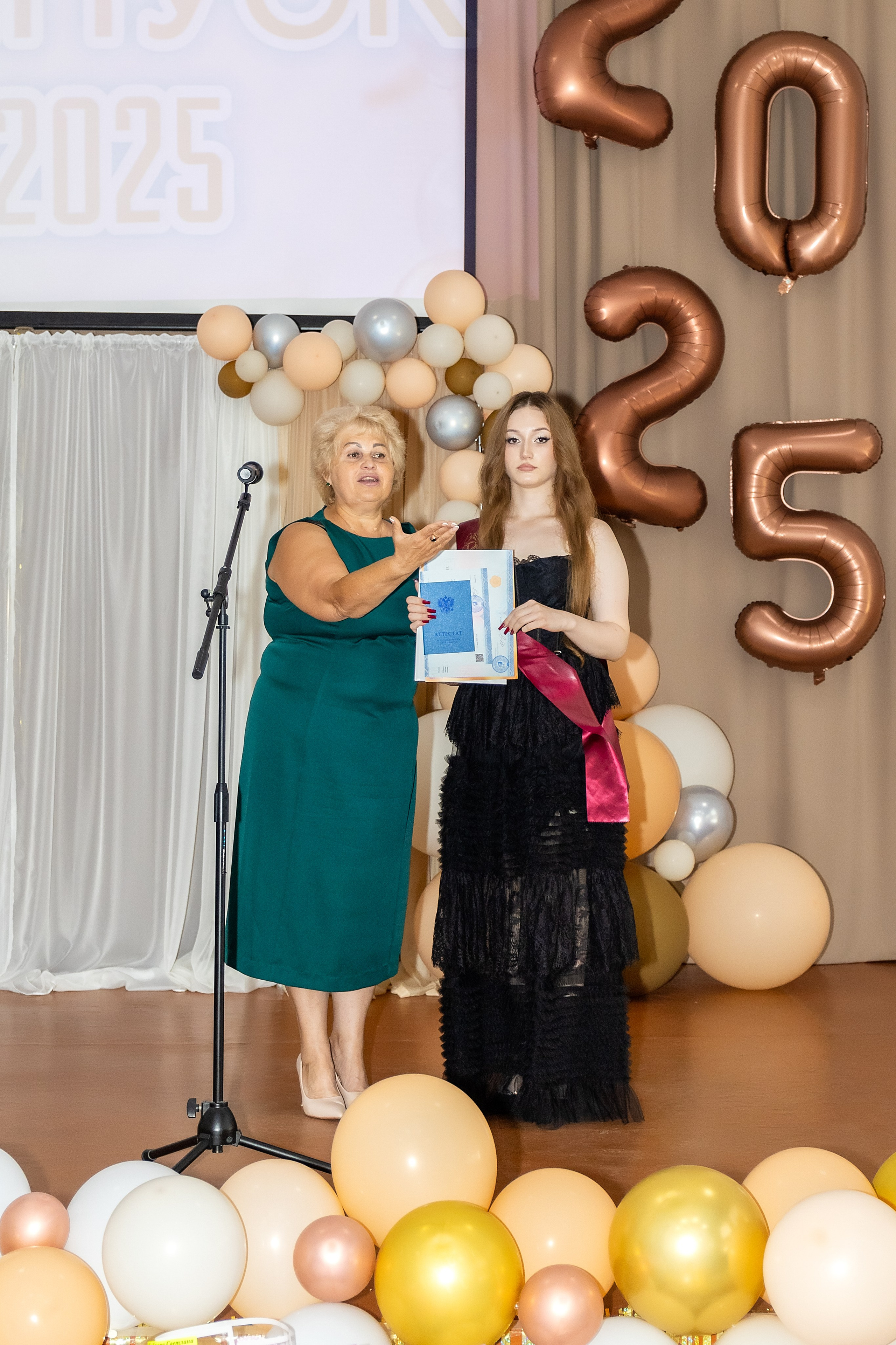 Выпускной. Школа 22, 11 класс. Стильный выпускной альбом Владивосток фотограф Вероника Мигачева