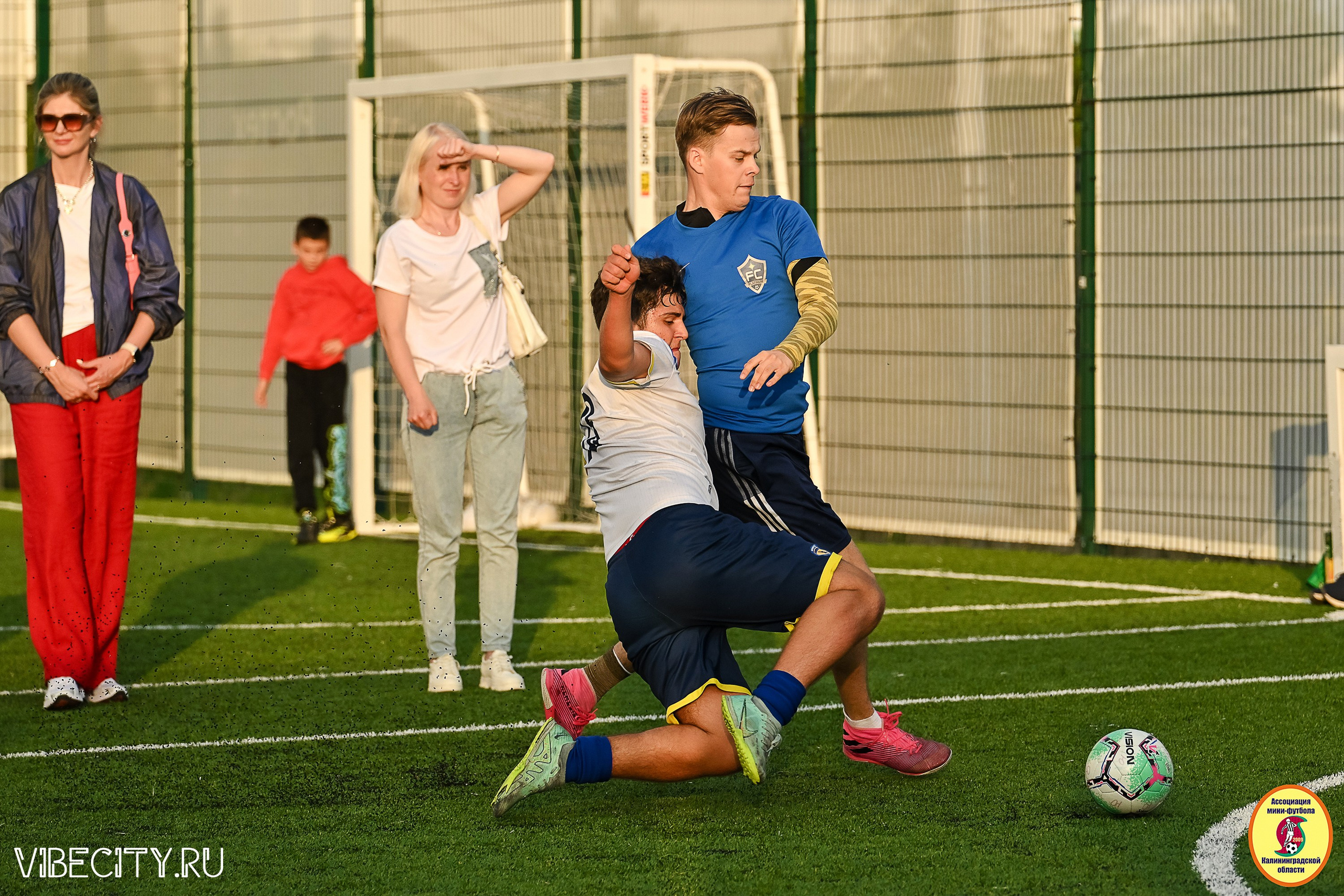 ИГРЫ МИНИ-ФУТБОЛЬНОЙ И КОРПОРАТИВНОЙ ЛИГИ. VIBECITY.RU Вайб Сити Ру Фоторепортажи Фотоотчеты Калининград