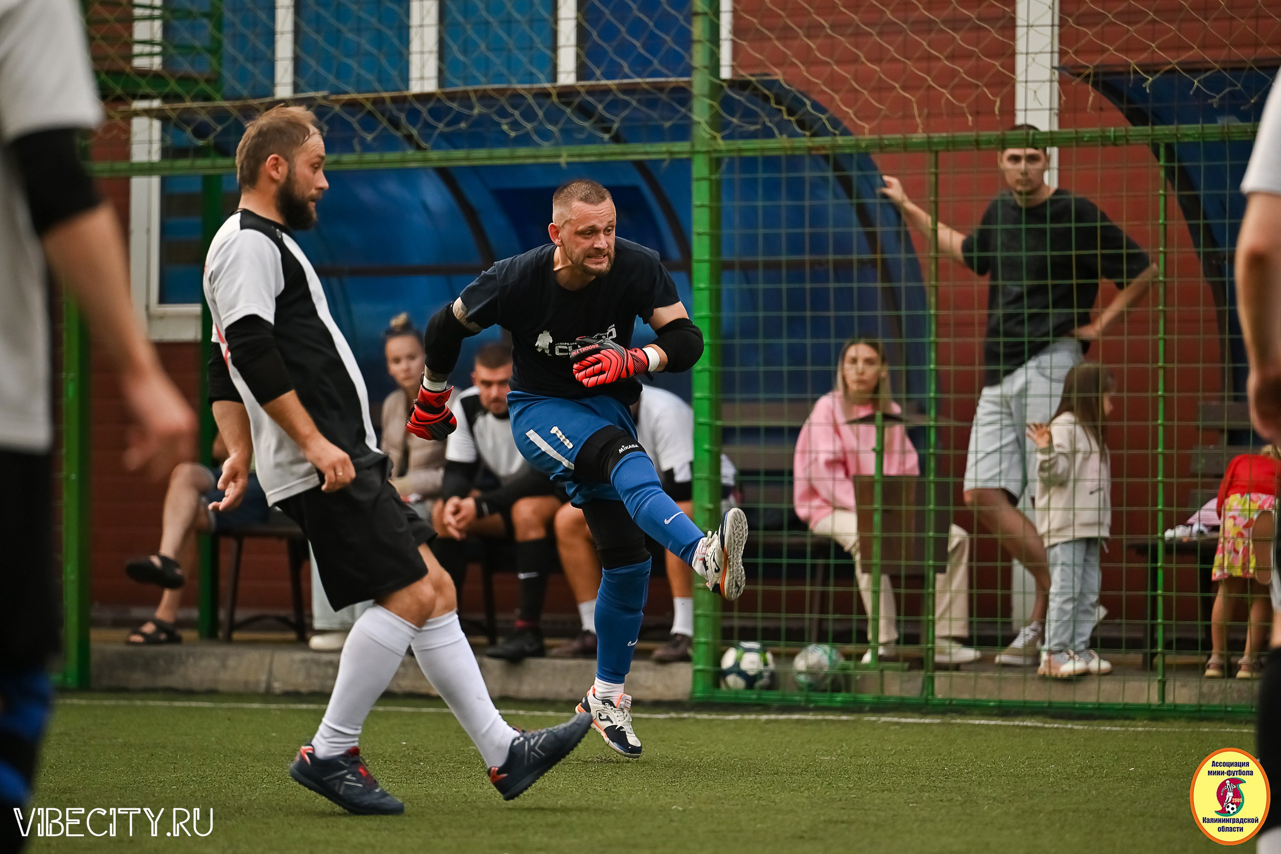 ИГРЫ МИНИ-ФУТБОЛЬНОЙ И КОРПОРАТИВНОЙ ЛИГИ. VIBECITY.RU Вайб Сити Ру Фоторепортажи Фотоотчеты Калининград
