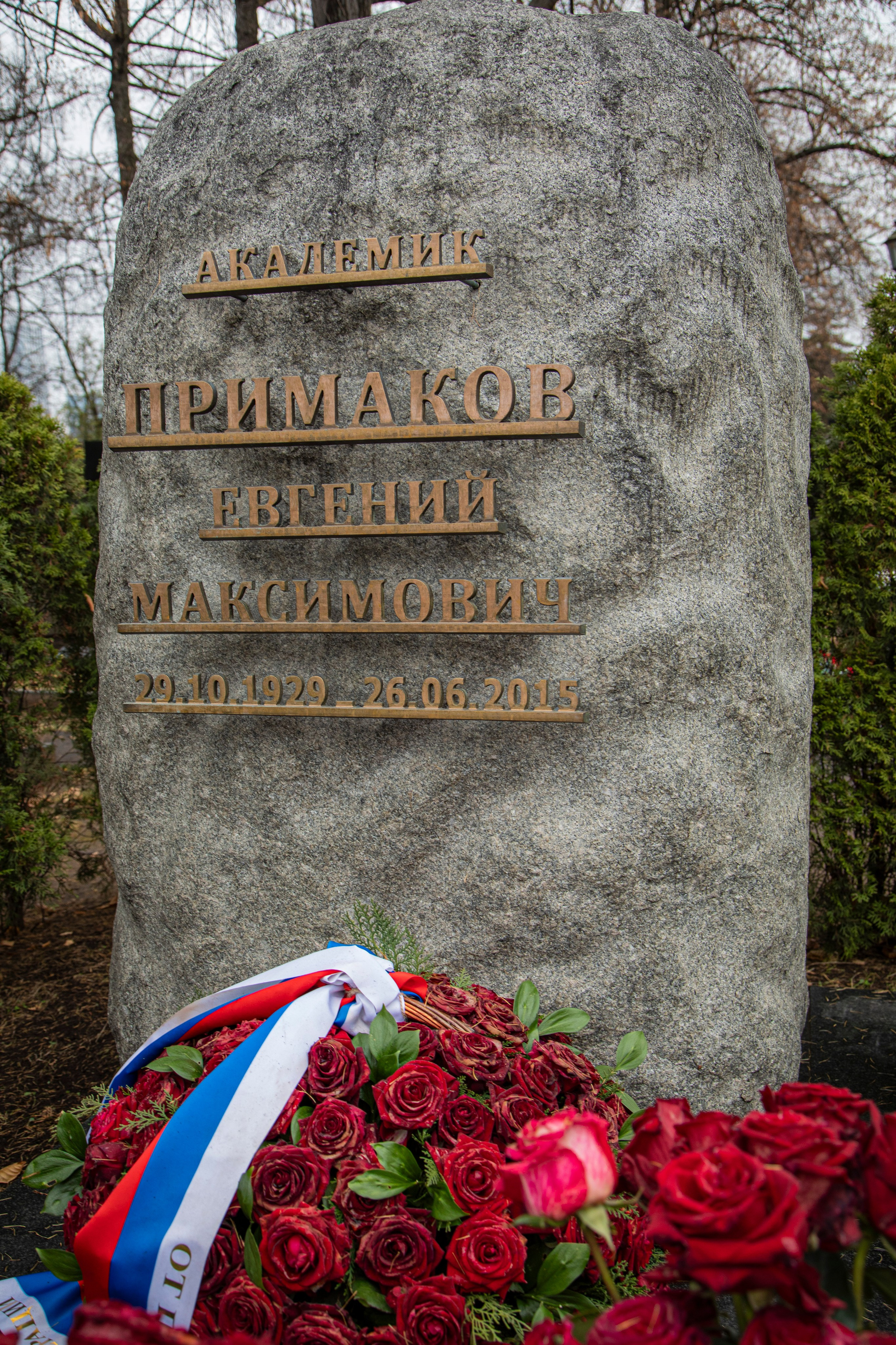 Осенняя прогулка по Новодевичьему кладбищу. Фотограф Сергей Ловкий