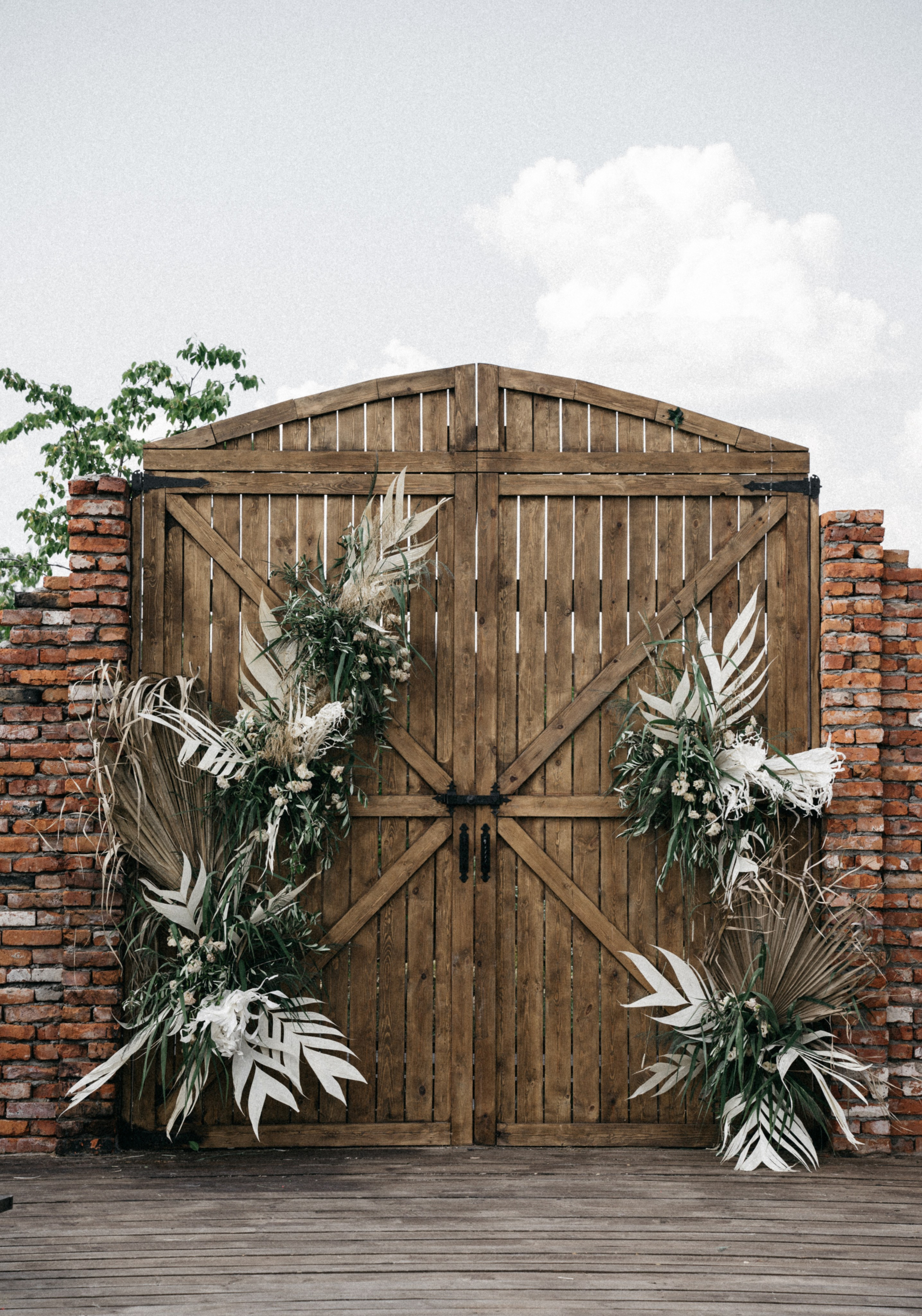 Амбарные ворота. Локация для церемонии и фотосессии. Свадебная площадка РАНЧО