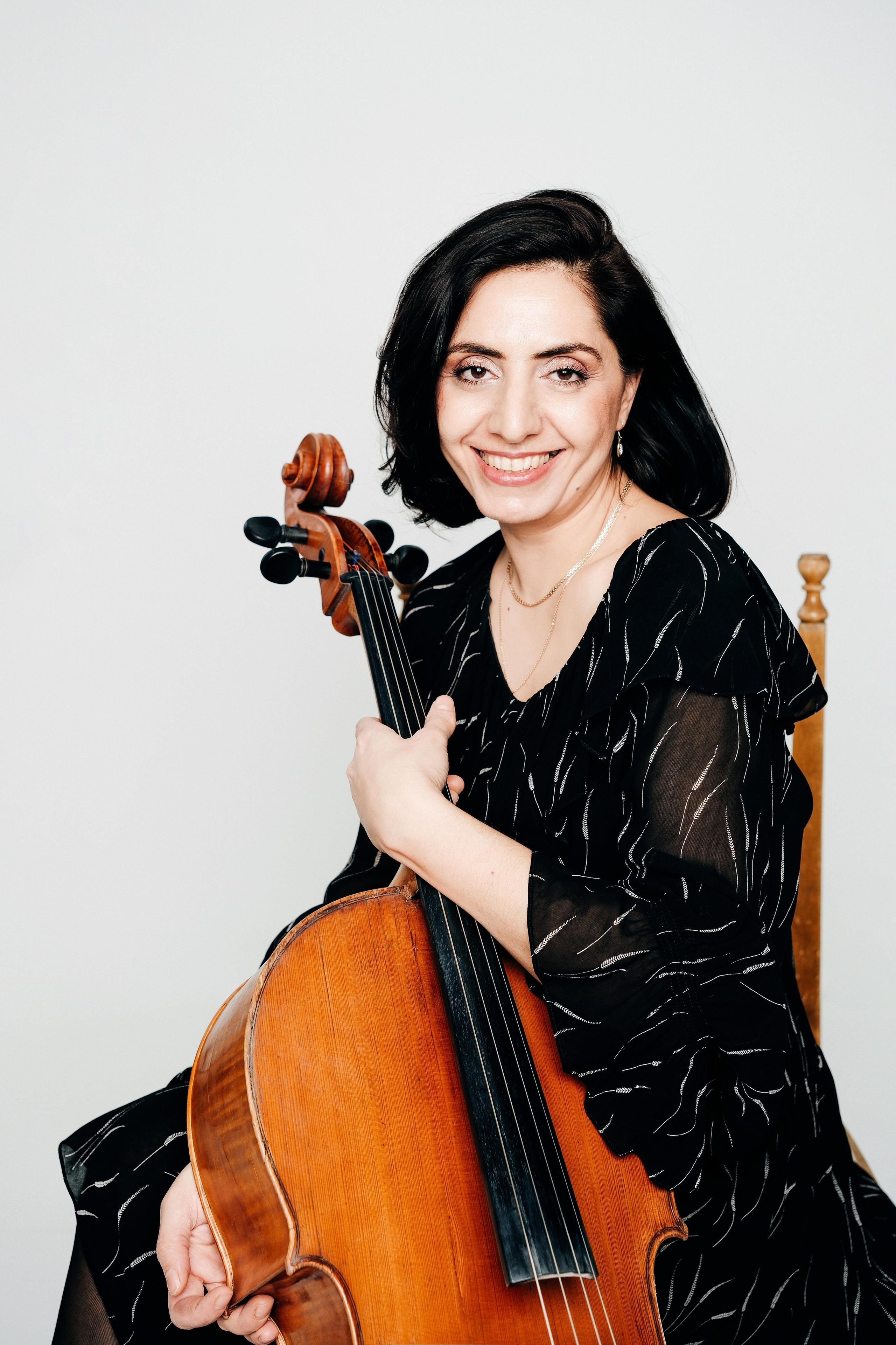 Армине Назарян, Концертмейстер группы виолончелей ТФО, основатель и художественный руководитель группы виолончелей «Триумф». Фотограф и видеограф Анна Жагорина