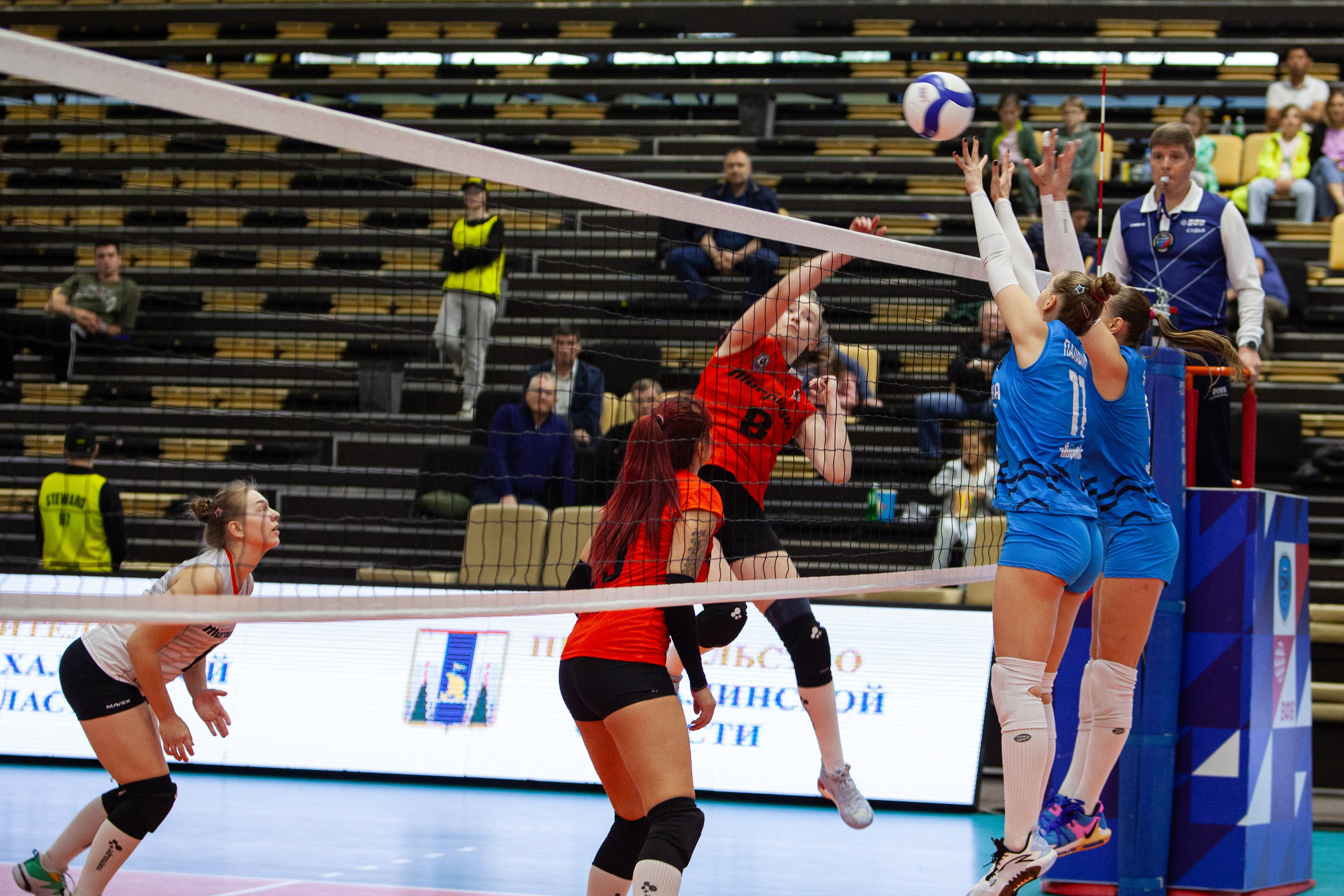 Один день из тура чемпионата России по волейболу. Кутузов Евгений Фотограф в Южно-Сахалинске