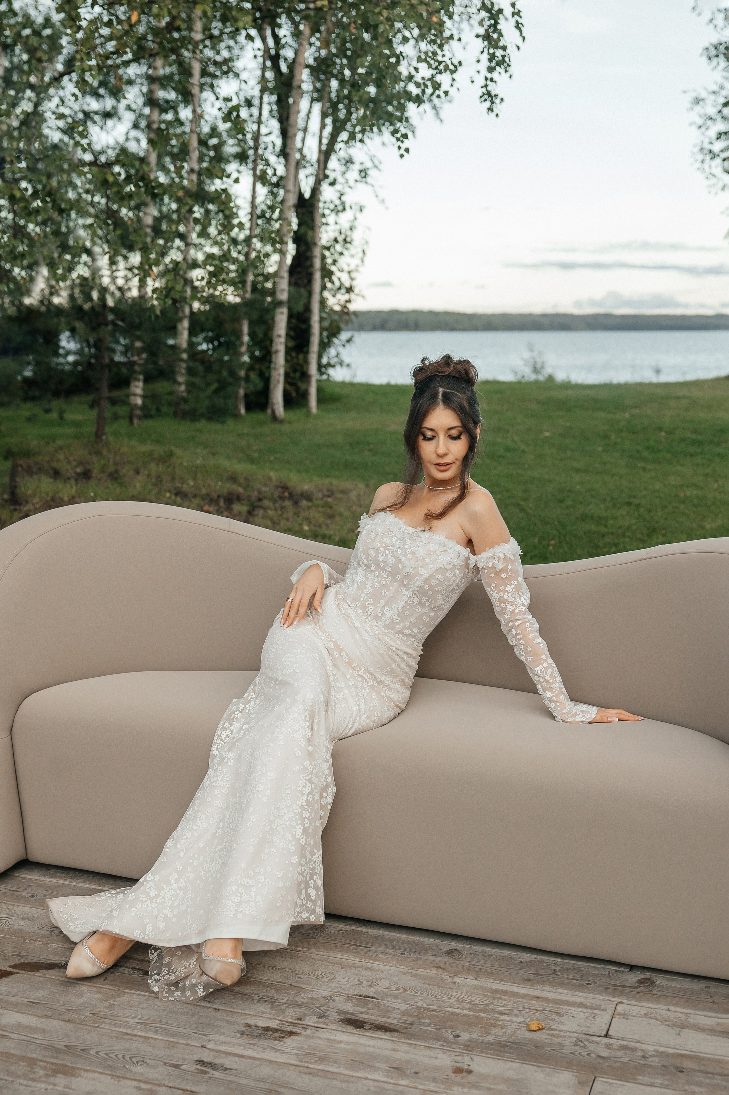 Свадебная фотосессия на площадке THE SUN LAKE VERANDA на озере Сенеж Солнечногорск