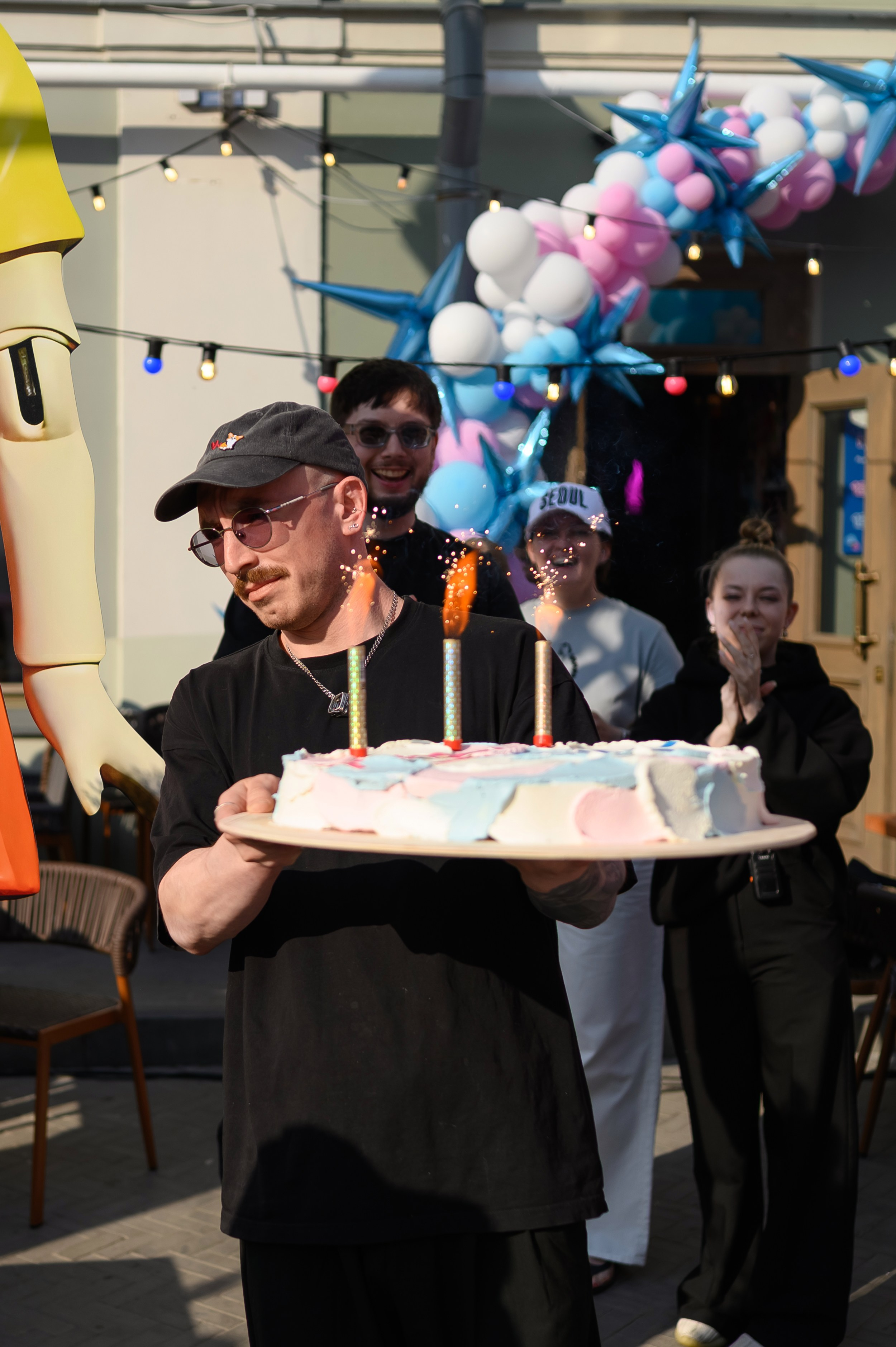 Праздничный торт ко дню рождения HOT POT в объективе фотографа Клейменова на Баумана