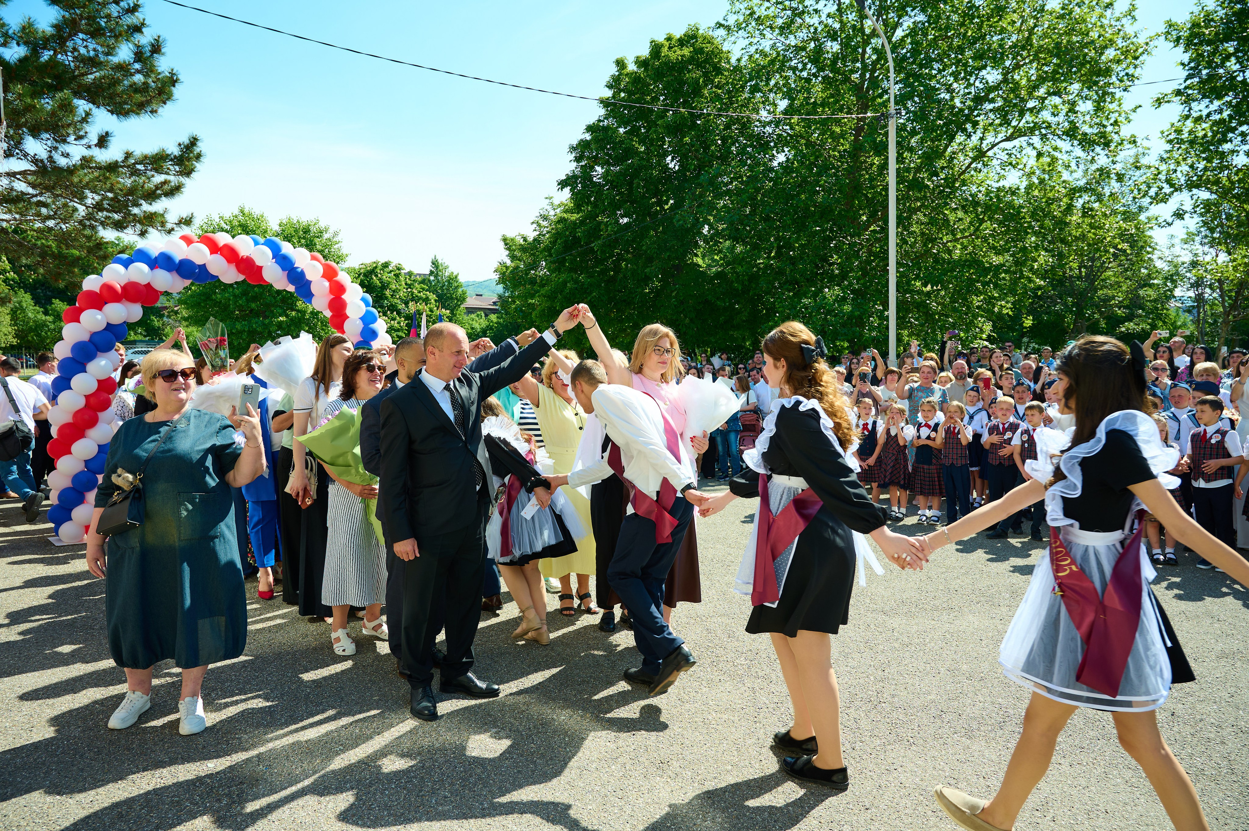 Последний звонок 2025. Жизнь курорта Кабардинка в фотографиях