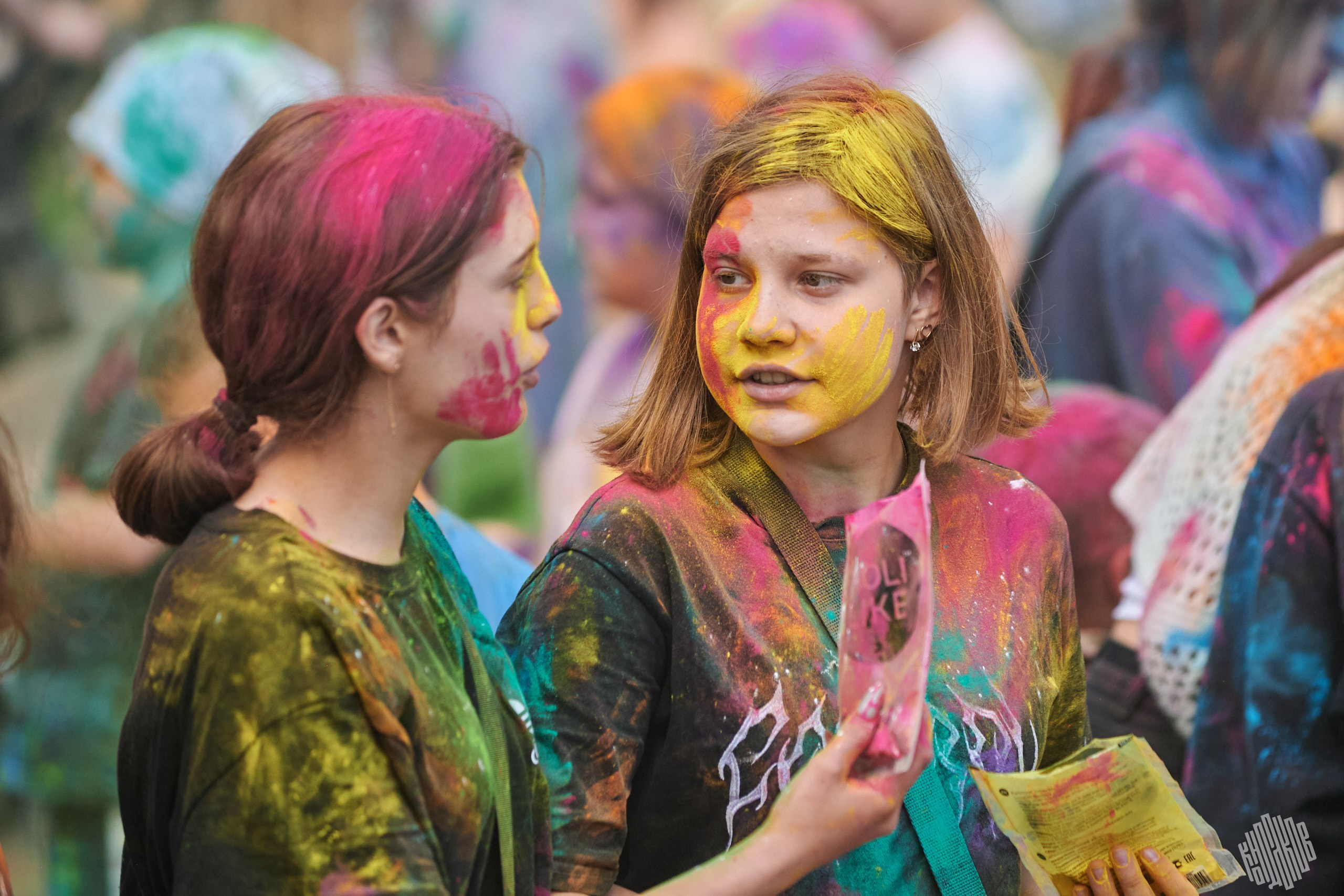 Краски 2024 Иваново Парк Харинка. Фотограф в Иваново: Каталожная съемка одежды и постельного белья, Wildberries