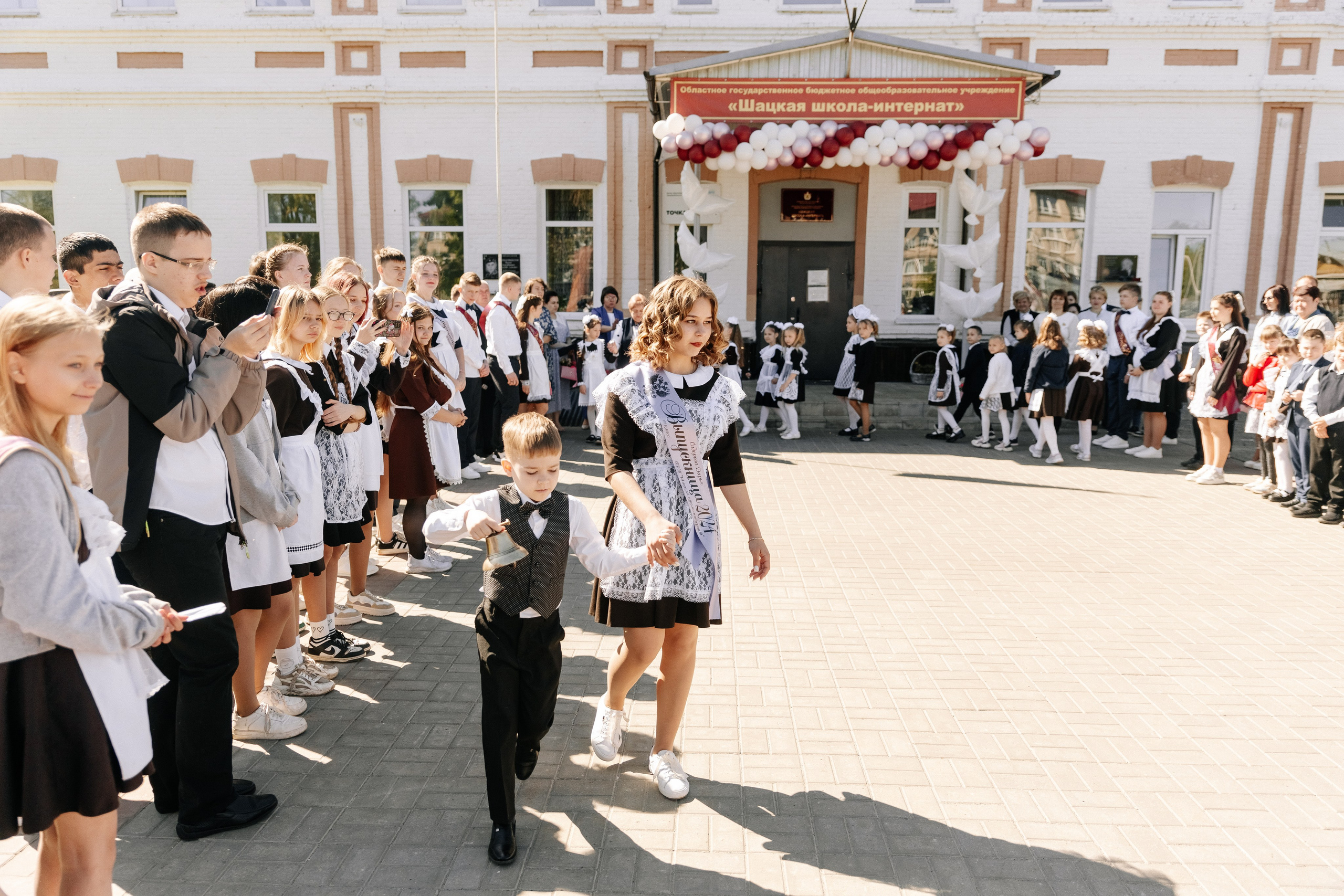 Последний звонок 2024. Свадебный и семейный фотограф Исаев Давид