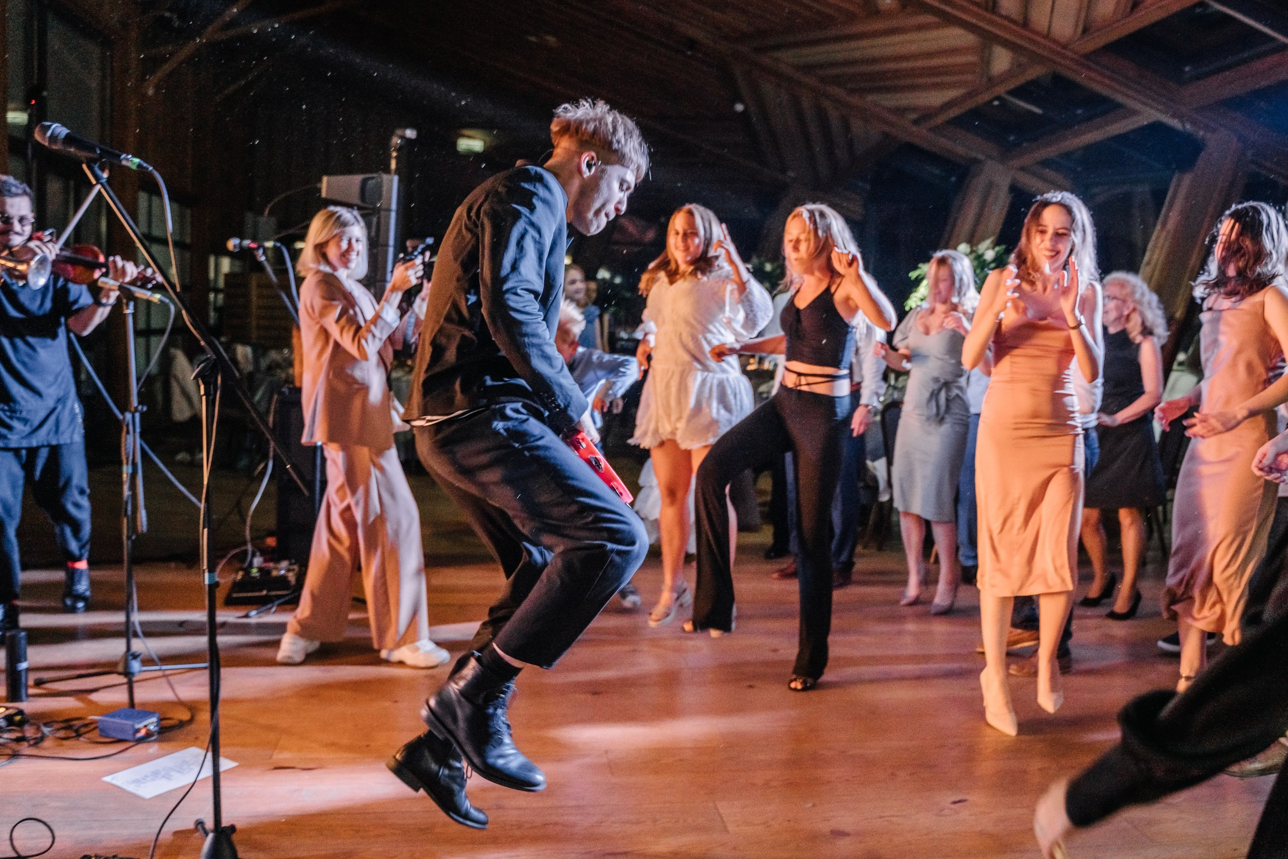 Организация свадьбы, корпоратива, юбилея на веранде в Якушево. Банкетный зал Веранда в Якушево у озера для свадеб, юбилеев, корпоративов. Официальный сайт