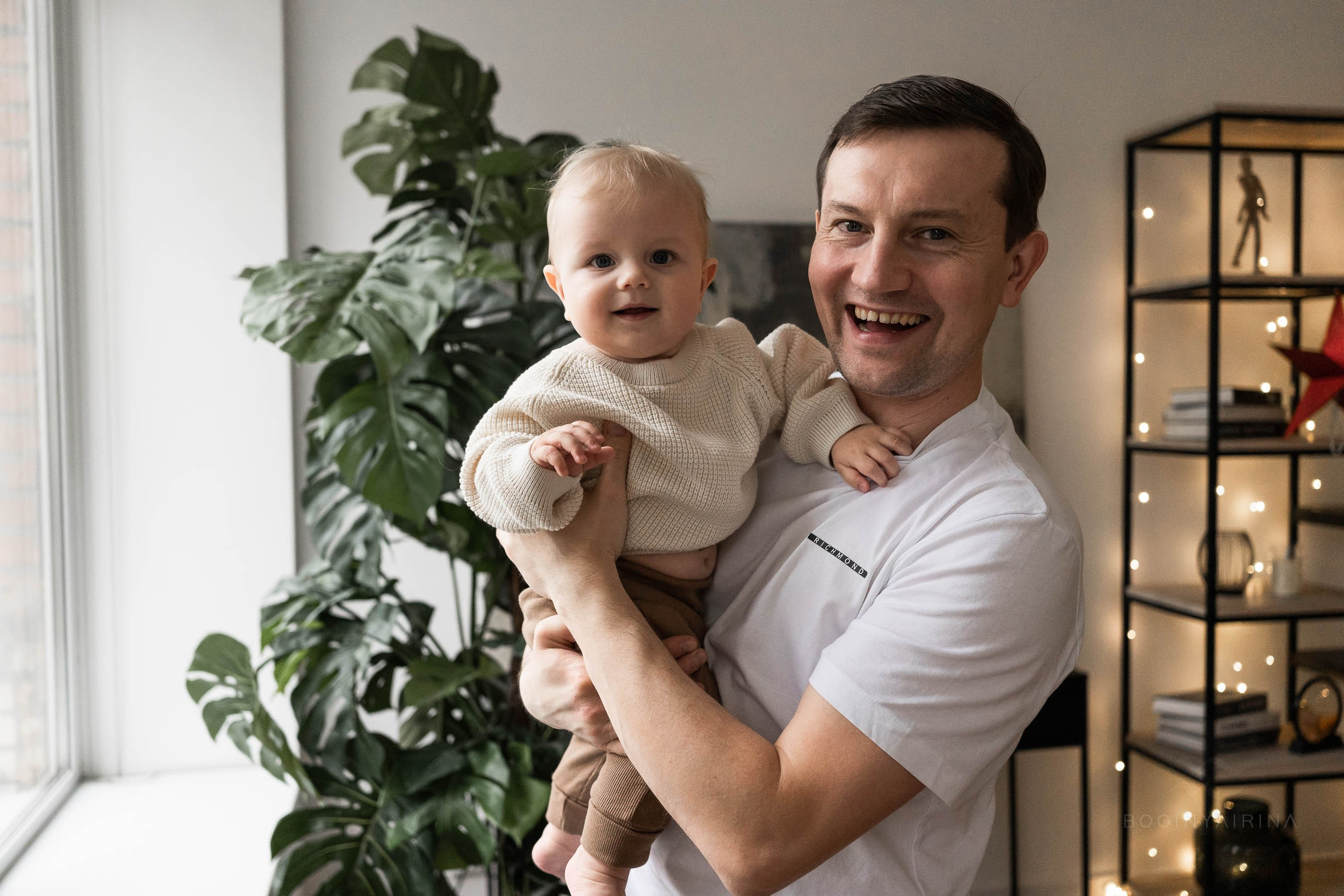 Новогодняя фотосессия семьи в студии. Фотограф на роды Москва. Фотограф новорожденных Москва