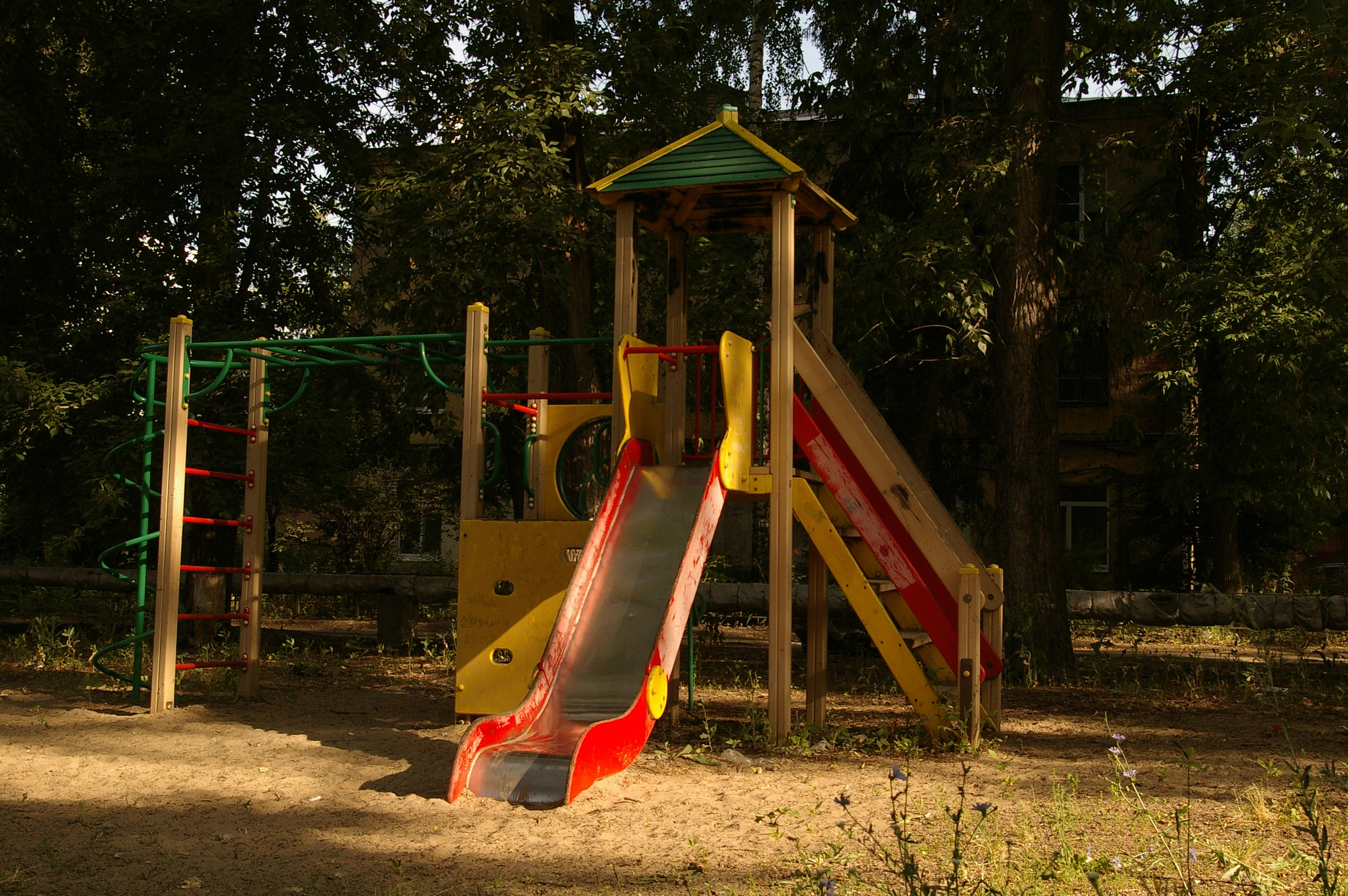 Childhood that ends. Художник Даля Бучионите