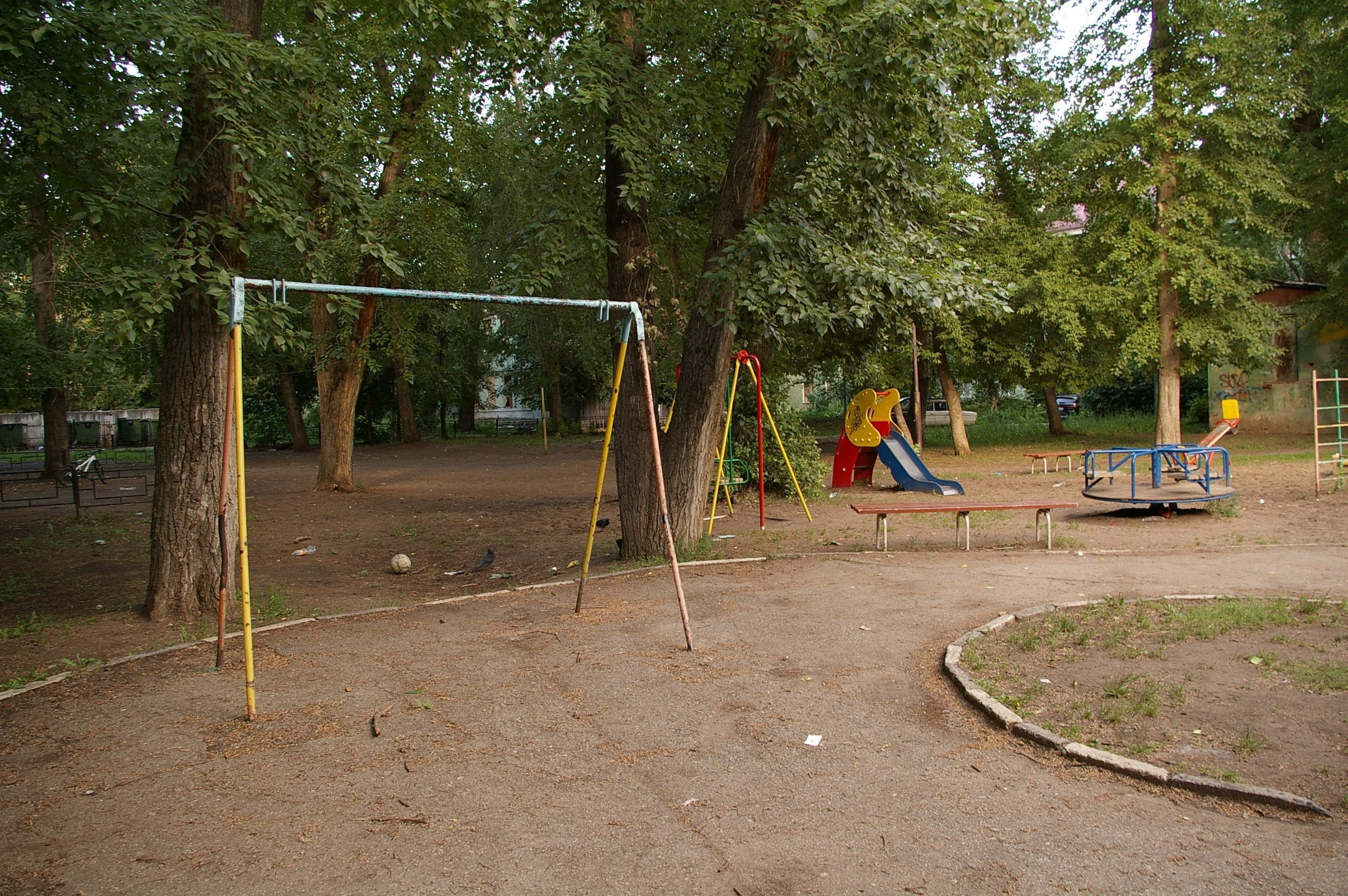 Childhood that ends. Художник Даля Бучионите