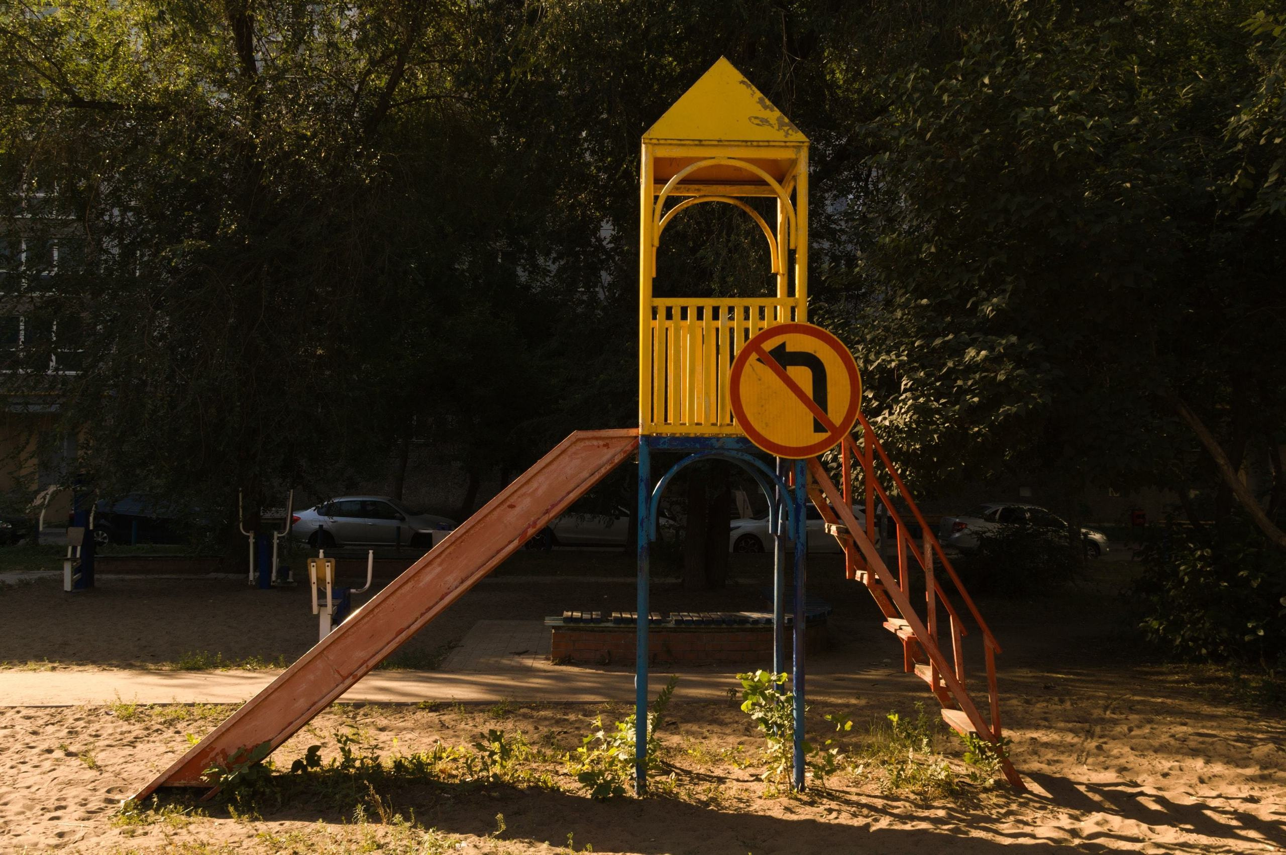 Childhood that ends. Художник Даля Бучионите