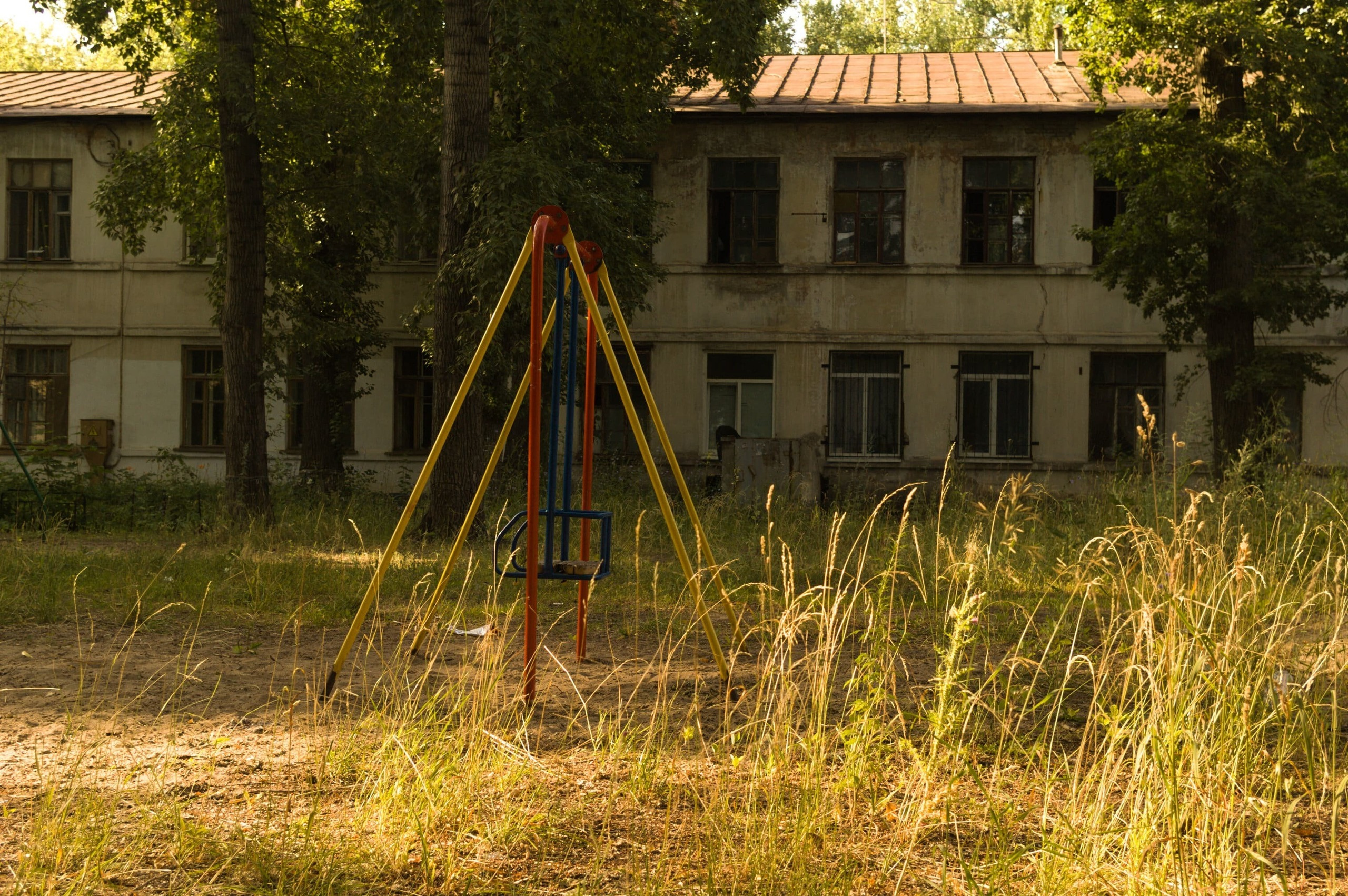 Childhood that ends. Художник Даля Бучионите