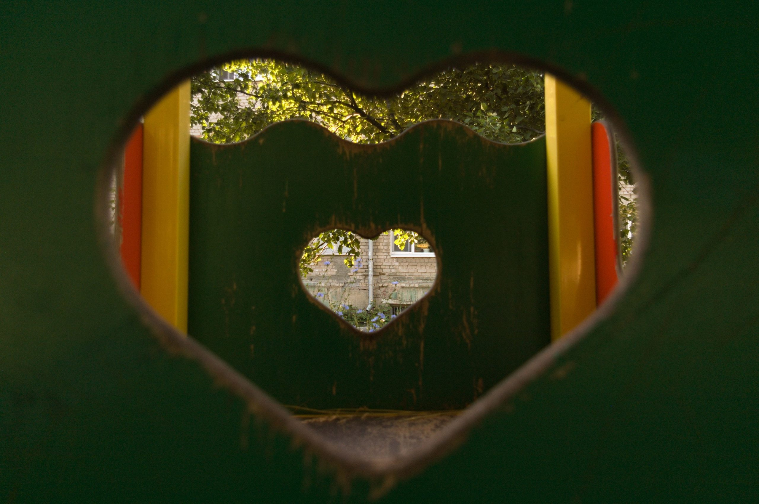 Childhood that ends. Художник Даля Бучионите