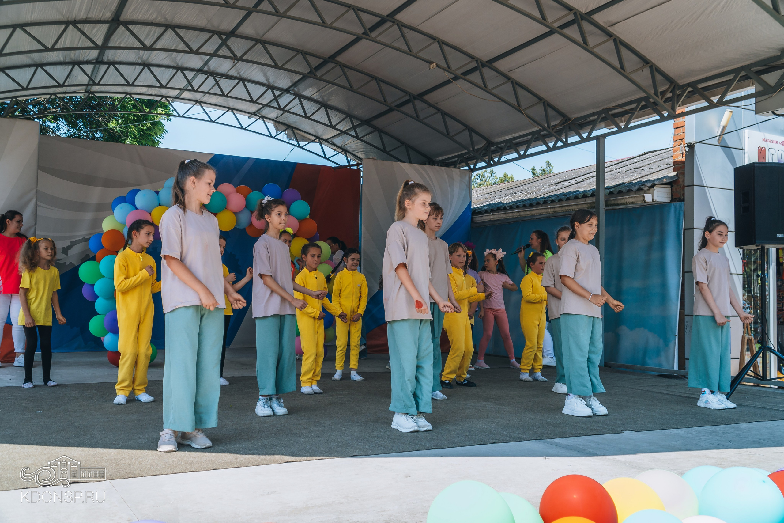 Должны смеяться дети. Новотитаровский Дом культуры