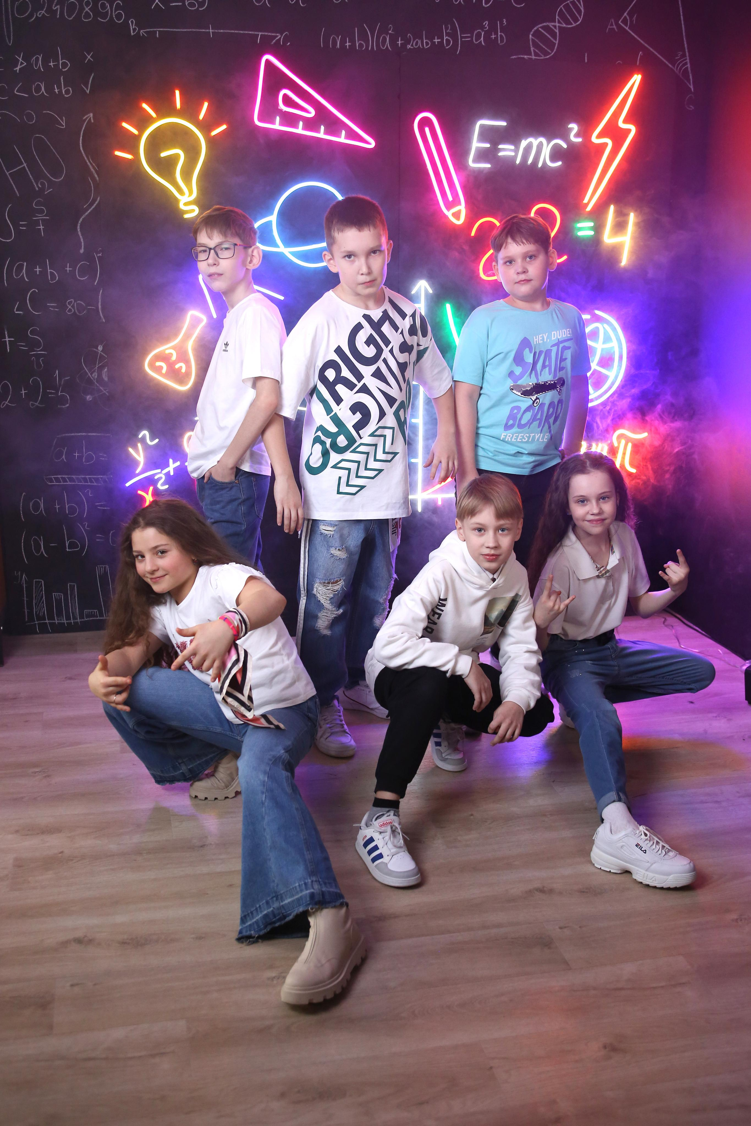 Команда фотостудии Fotobook. Выпускные альбомы в Тюмени для школ, садов, вузов спортивных секций