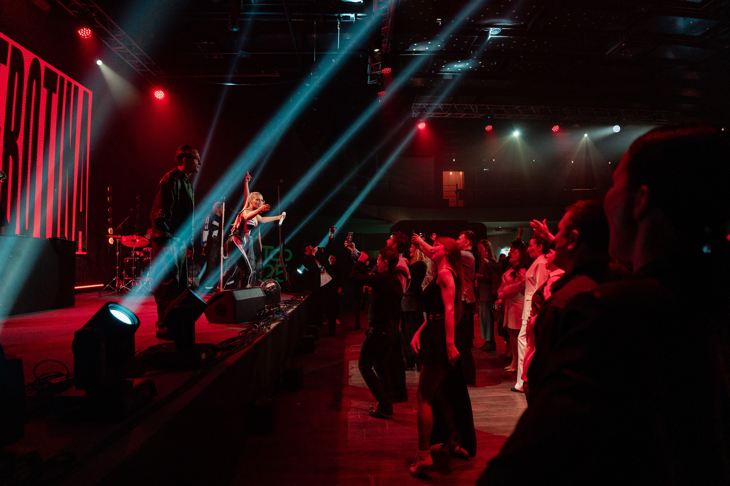 Люся Чеботина — фото с концерта. Репортажный фотограф в Москве Измалков Артем