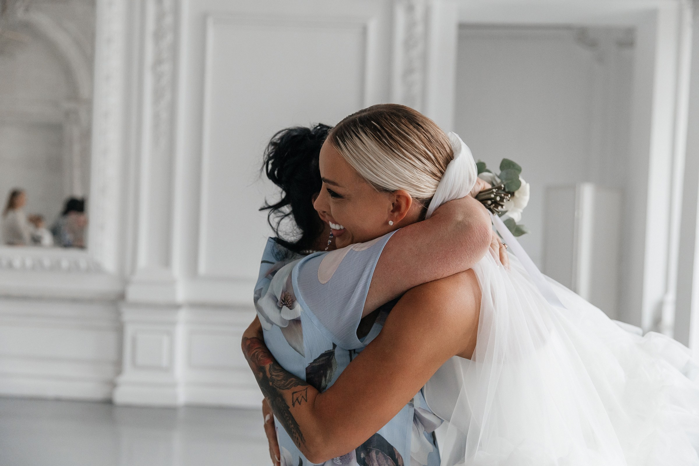 Свадебная фотосессия в отеле Twelve Reasons, роспись в особняке Спиридонова. Свадебный фотограф в Москве Элина Ларченкова. Фото, которые цепляют